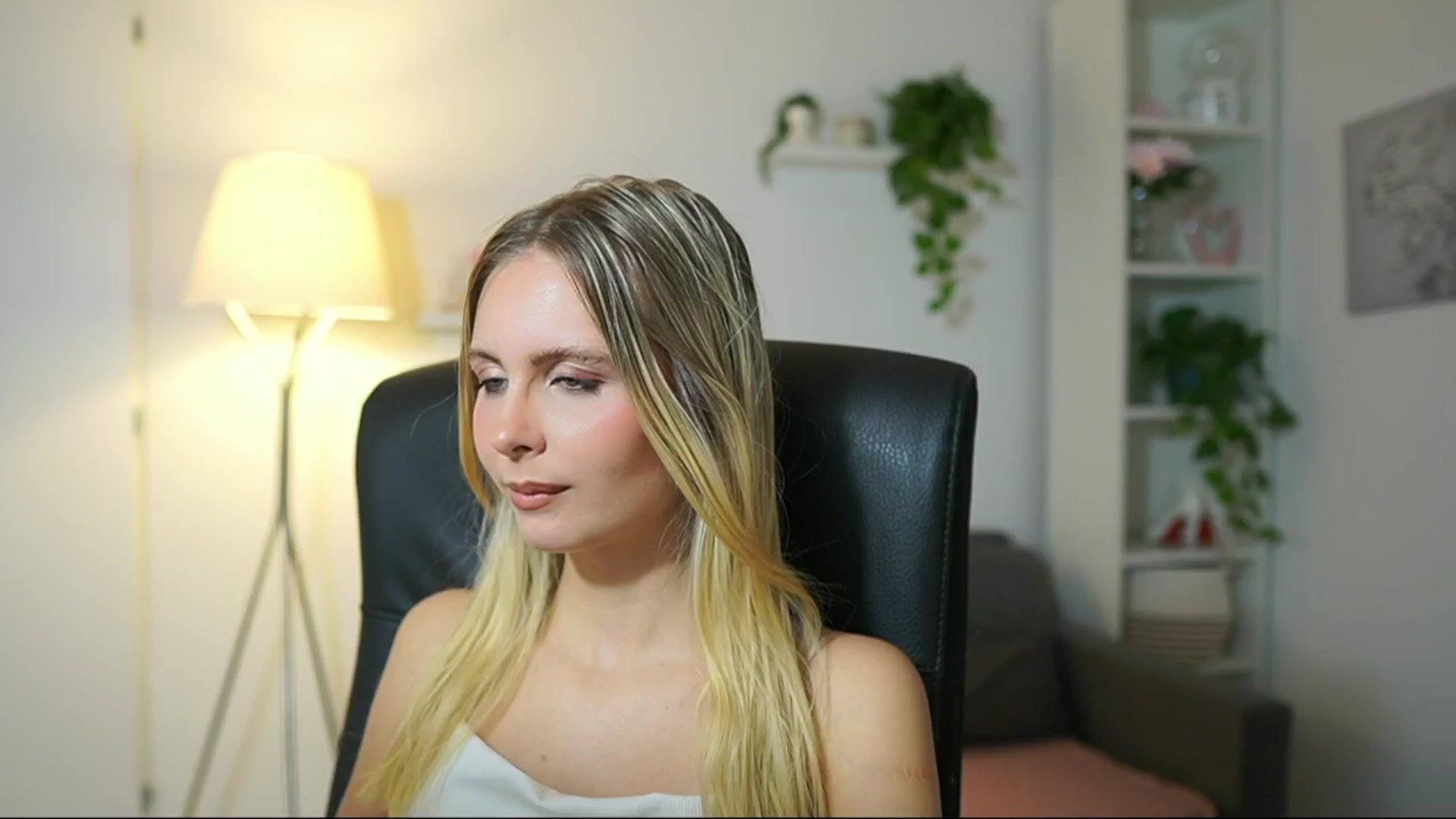 Gallery image thumbnail from Catecrago_'s myfreecams stream on, 09/24/2025, 11:18 image 2 of 20