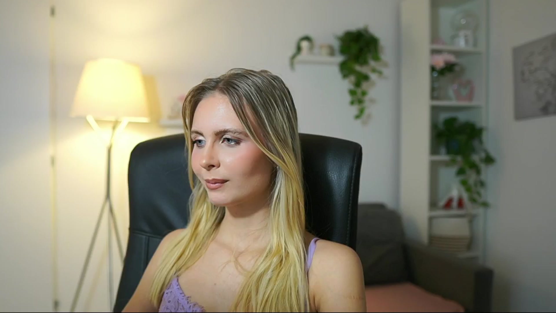 Gallery image thumbnail from Catecrago_'s myfreecams stream on, 09/24/2025, 11:18 image 14 of 20