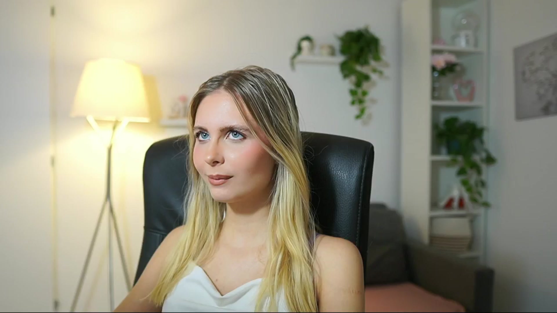 Gallery image thumbnail from Catecrago_'s myfreecams stream on, 09/24/2025, 11:18 image 8 of 20