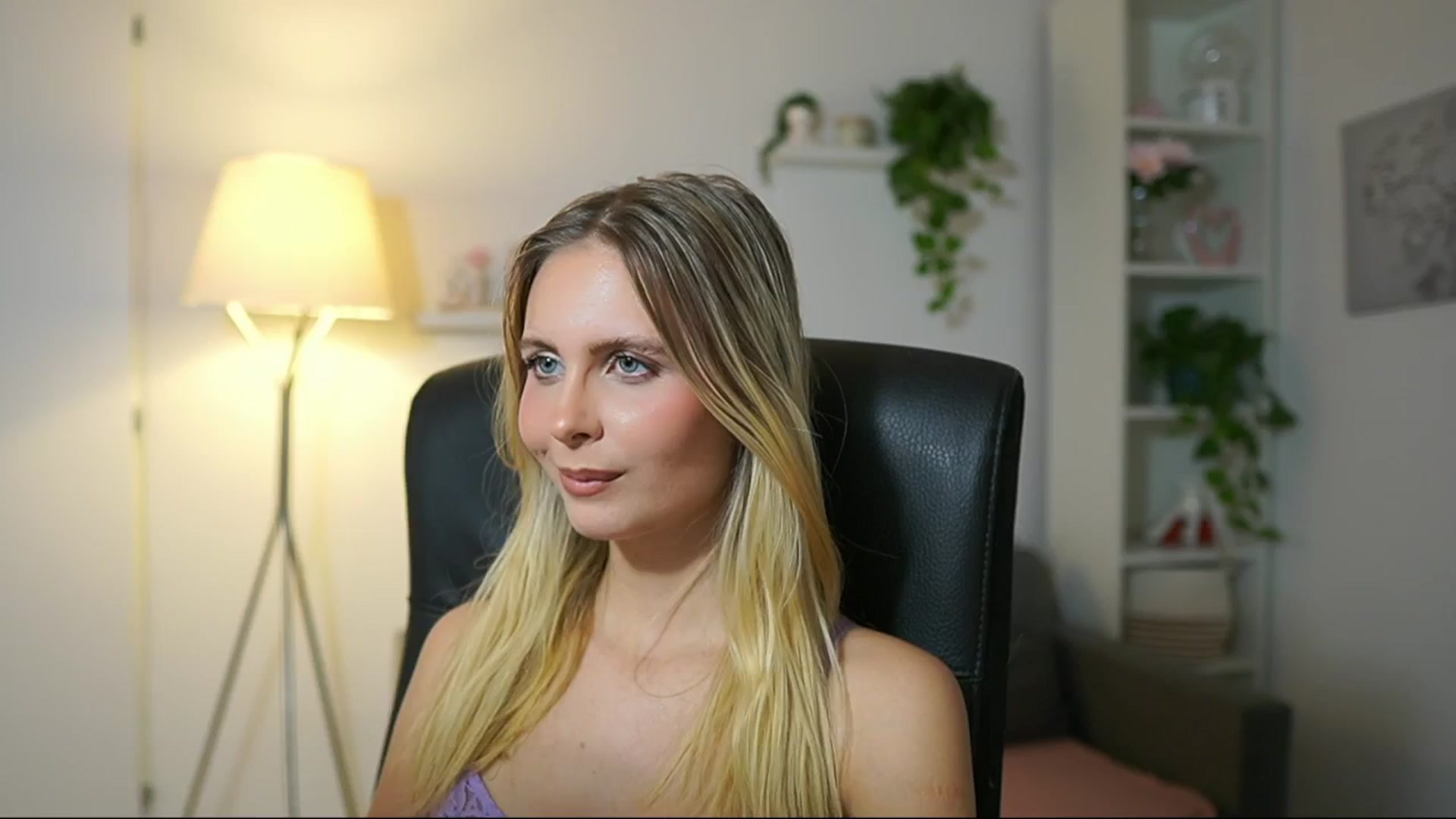 Gallery image thumbnail from Catecrago_'s myfreecams stream on, 09/24/2025, 12:03 image 10 of 20