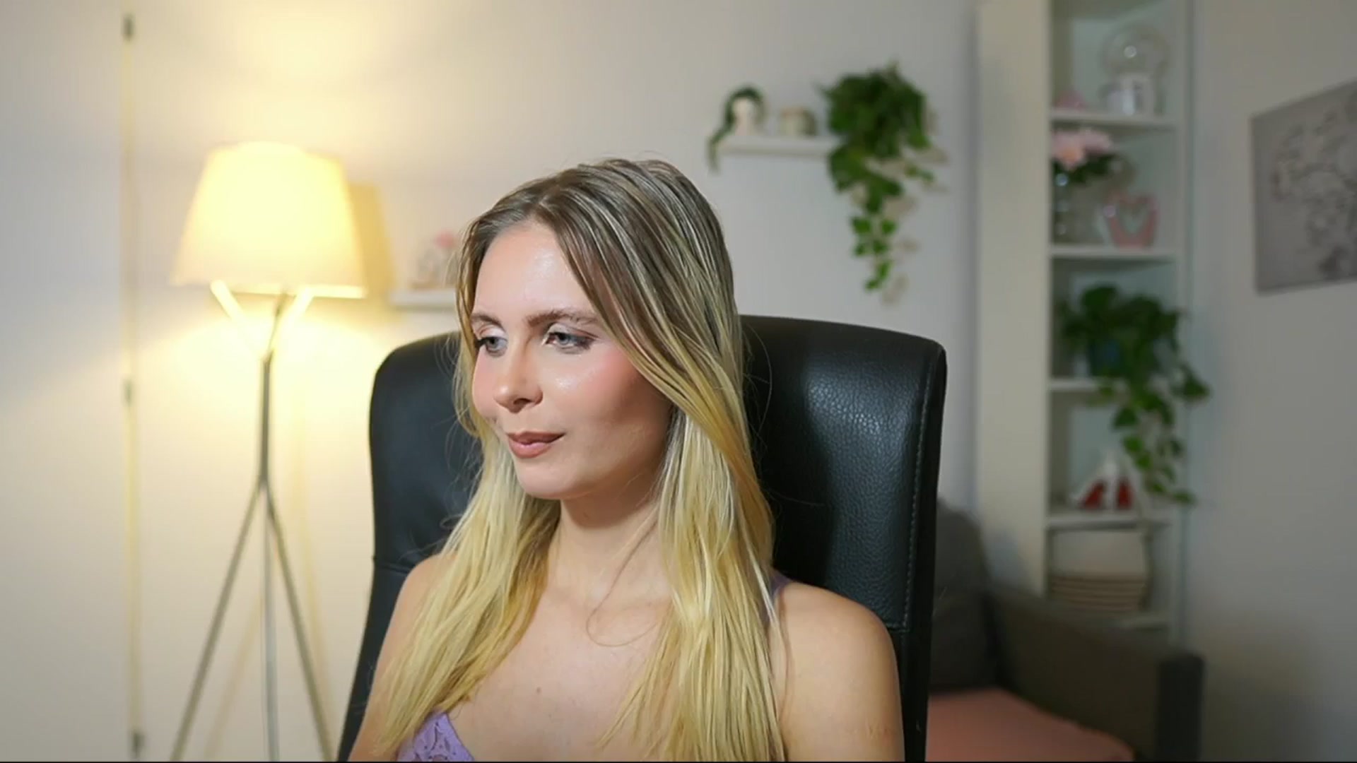 Gallery image thumbnail from Catecrago_'s myfreecams stream on, 09/24/2025, 12:03 image 8 of 20