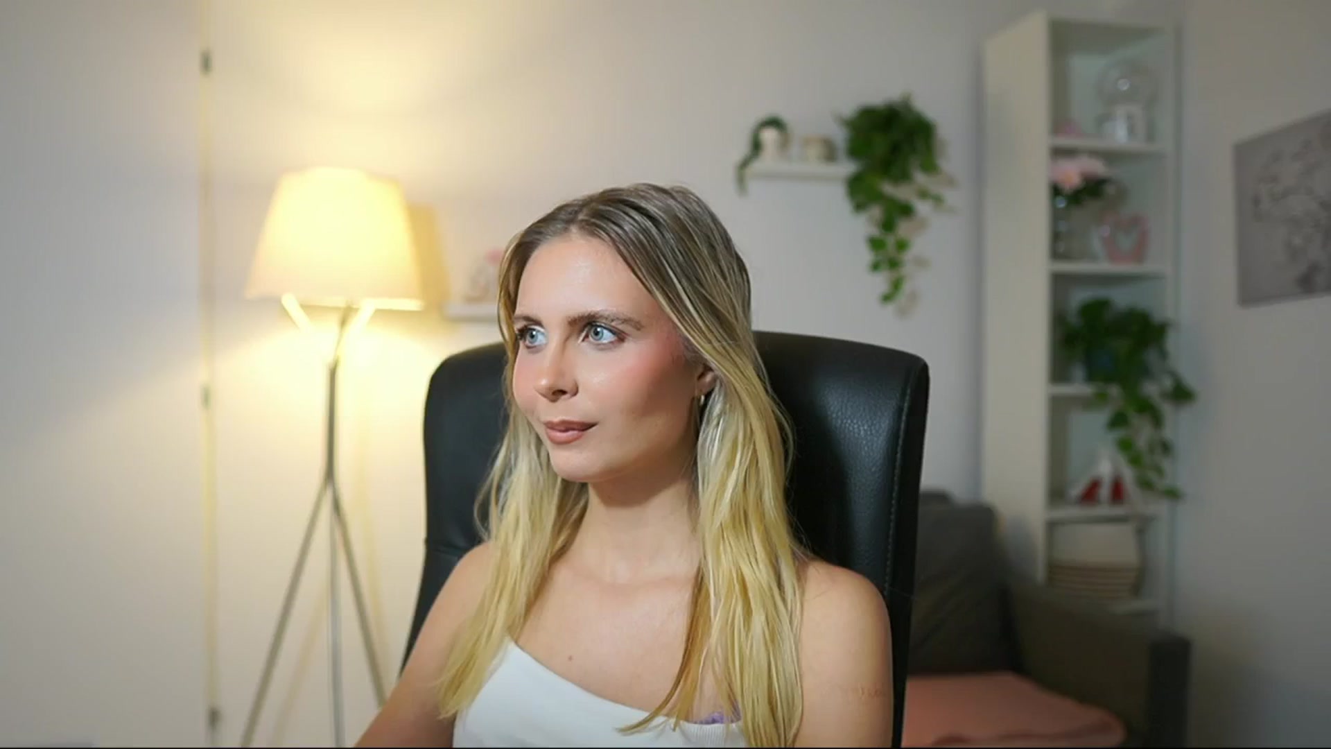 Gallery image thumbnail from Catecrago_'s myfreecams stream on, 09/24/2025, 13:10 image 1 of 20
