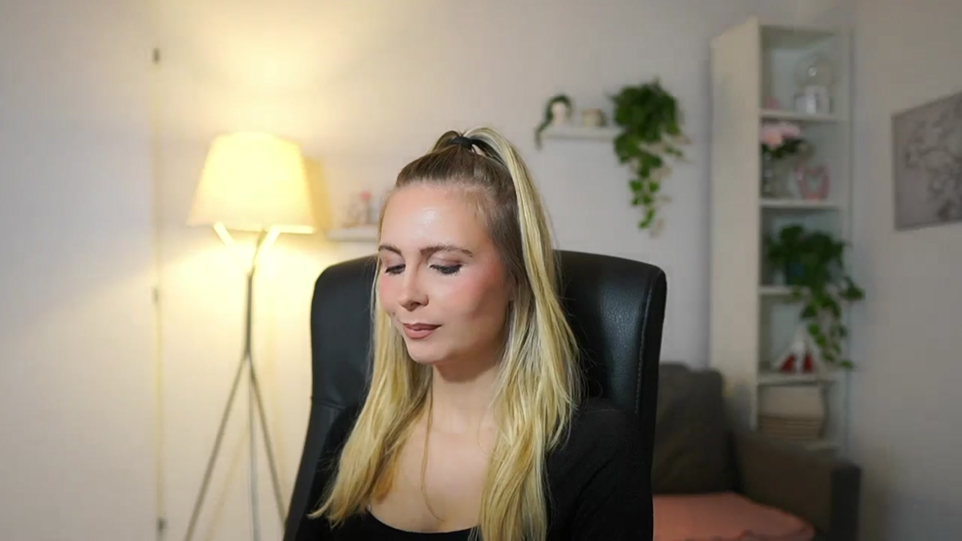 Gallery image thumbnail from Catecrago_'s myfreecams stream on, 09/25/2025, 09:03 image 14 of 20