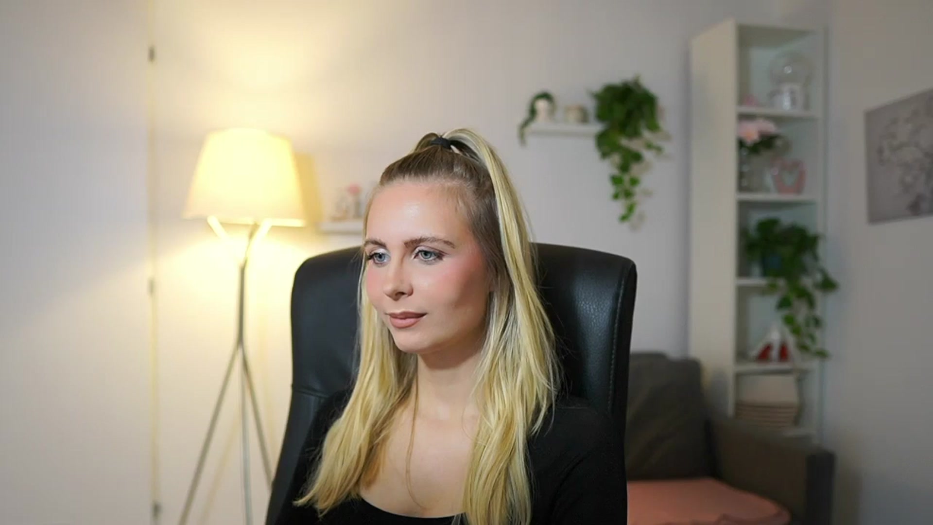Gallery image thumbnail from Catecrago_'s myfreecams stream on, 09/25/2025, 09:03 image 17 of 20