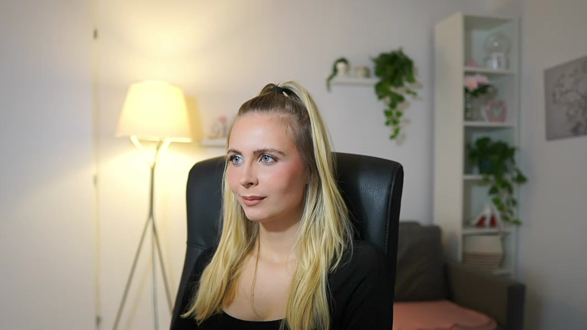 Gallery image thumbnail from Catecrago_'s myfreecams stream on, 09/25/2025, 09:03 image 19 of 20