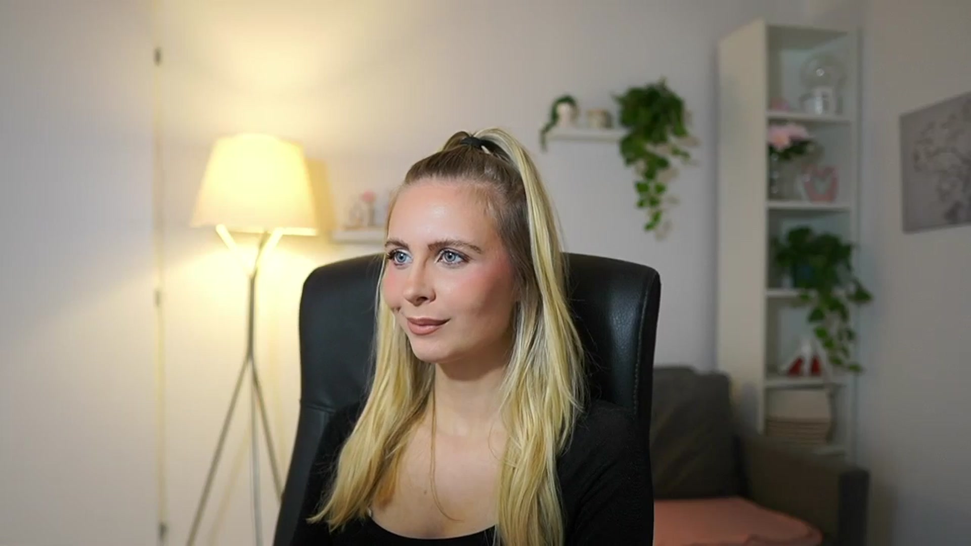 Gallery image thumbnail from Catecrago_'s myfreecams stream on, 09/25/2025, 09:03 image 12 of 20
