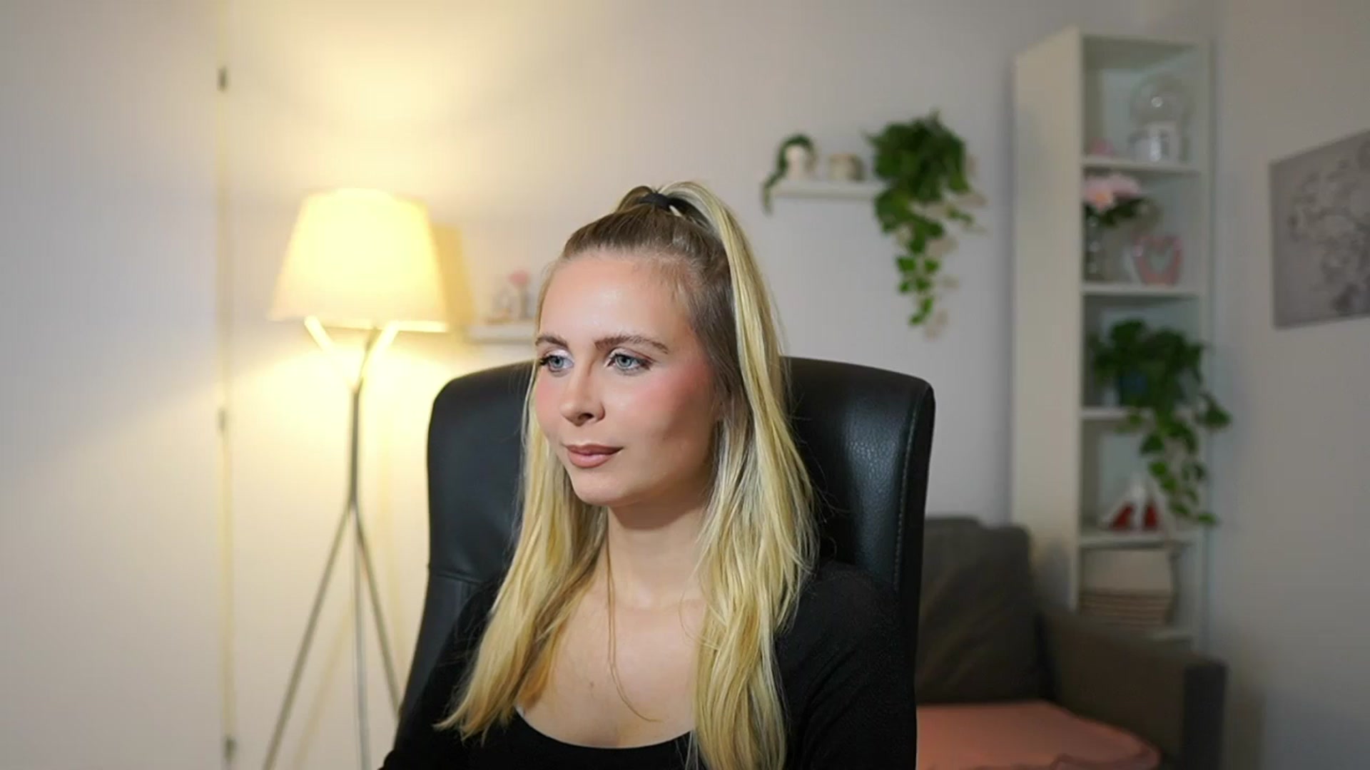 Gallery image thumbnail from Catecrago_'s myfreecams stream on, 09/25/2025, 09:03 image 11 of 20