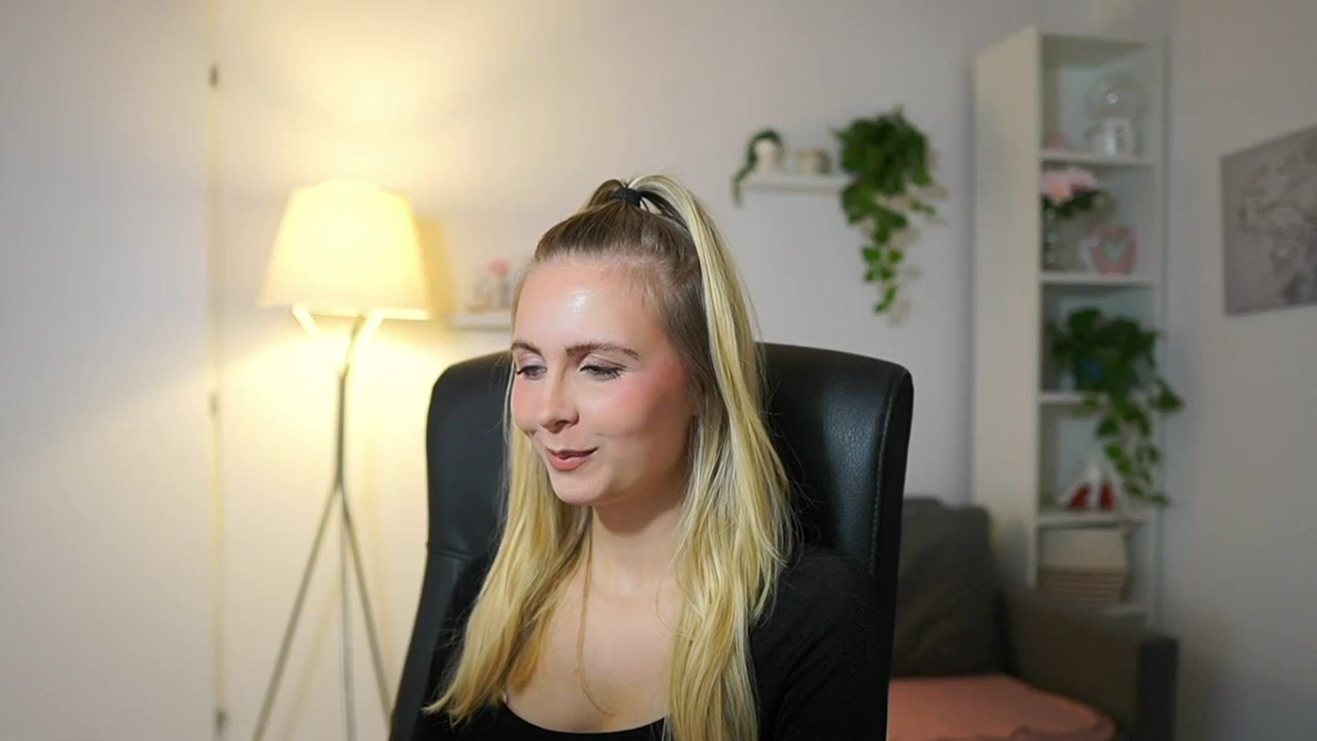 Gallery image thumbnail from Catecrago_'s myfreecams stream on, 09/25/2025, 09:03 image 13 of 20