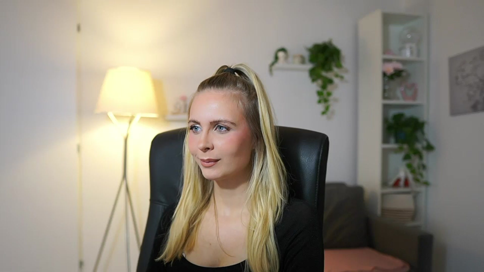 Gallery image thumbnail from Catecrago_'s myfreecams stream on, 09/25/2025, 09:03 image 10 of 20