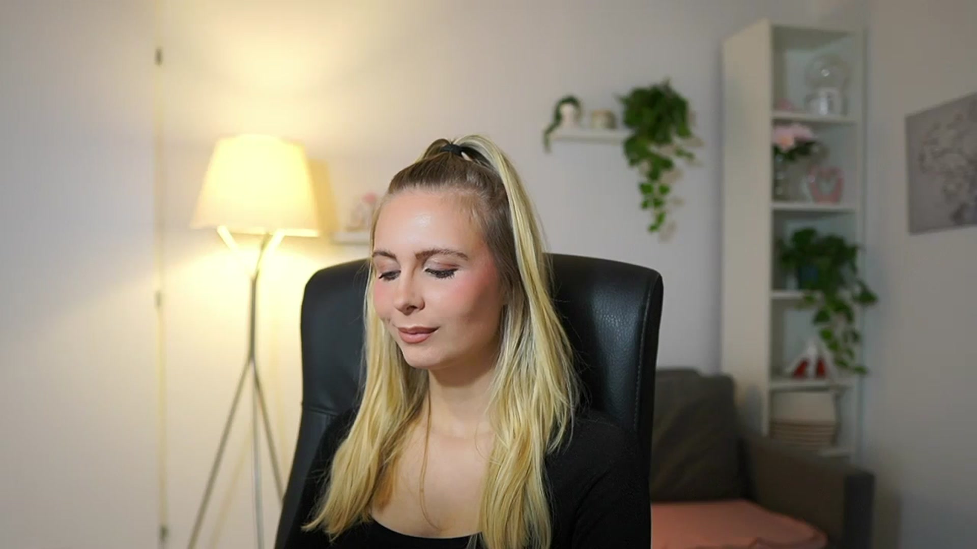 Gallery image thumbnail from Catecrago_'s myfreecams stream on, 09/25/2025, 09:03 image 16 of 20