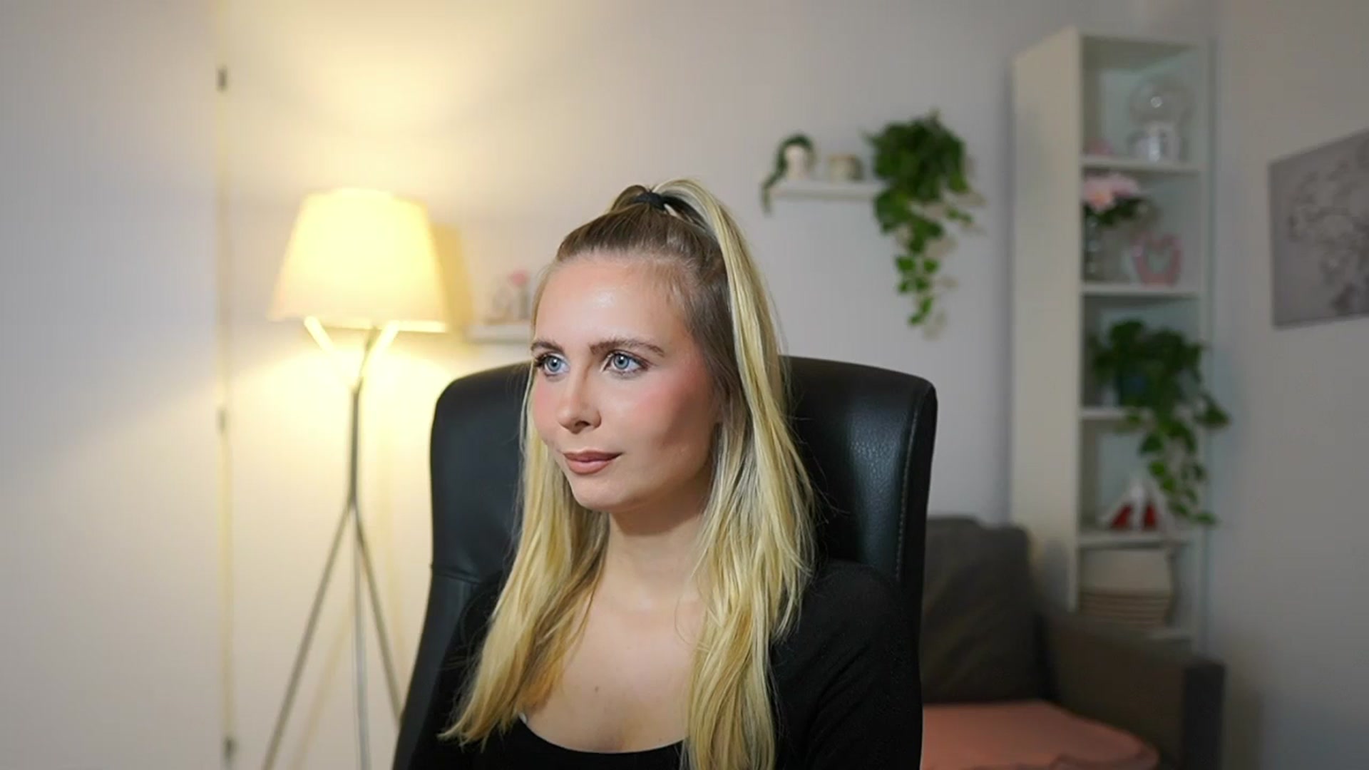 Gallery image thumbnail from Catecrago_'s myfreecams stream on, 09/25/2025, 09:03 image 3 of 20