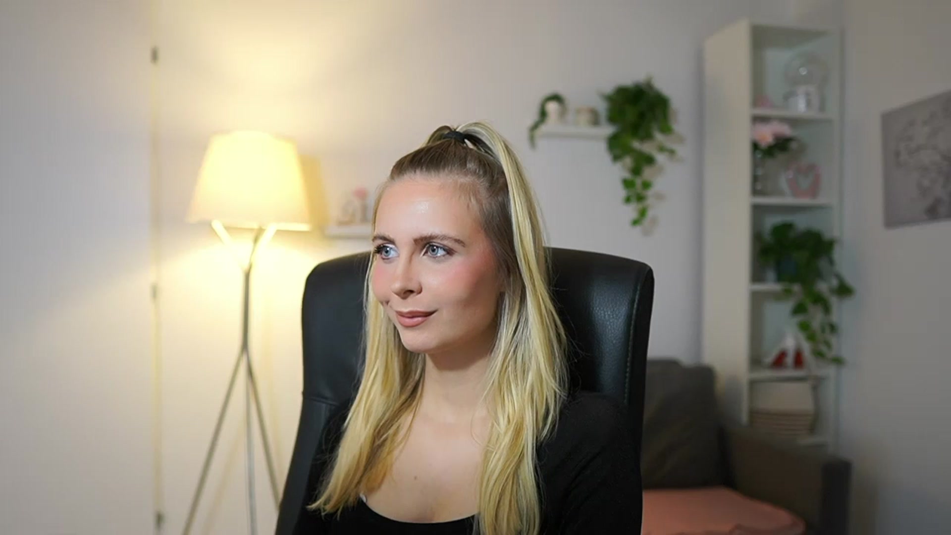 Gallery image thumbnail from Catecrago_'s myfreecams stream on, 09/25/2025, 09:03 image 5 of 20