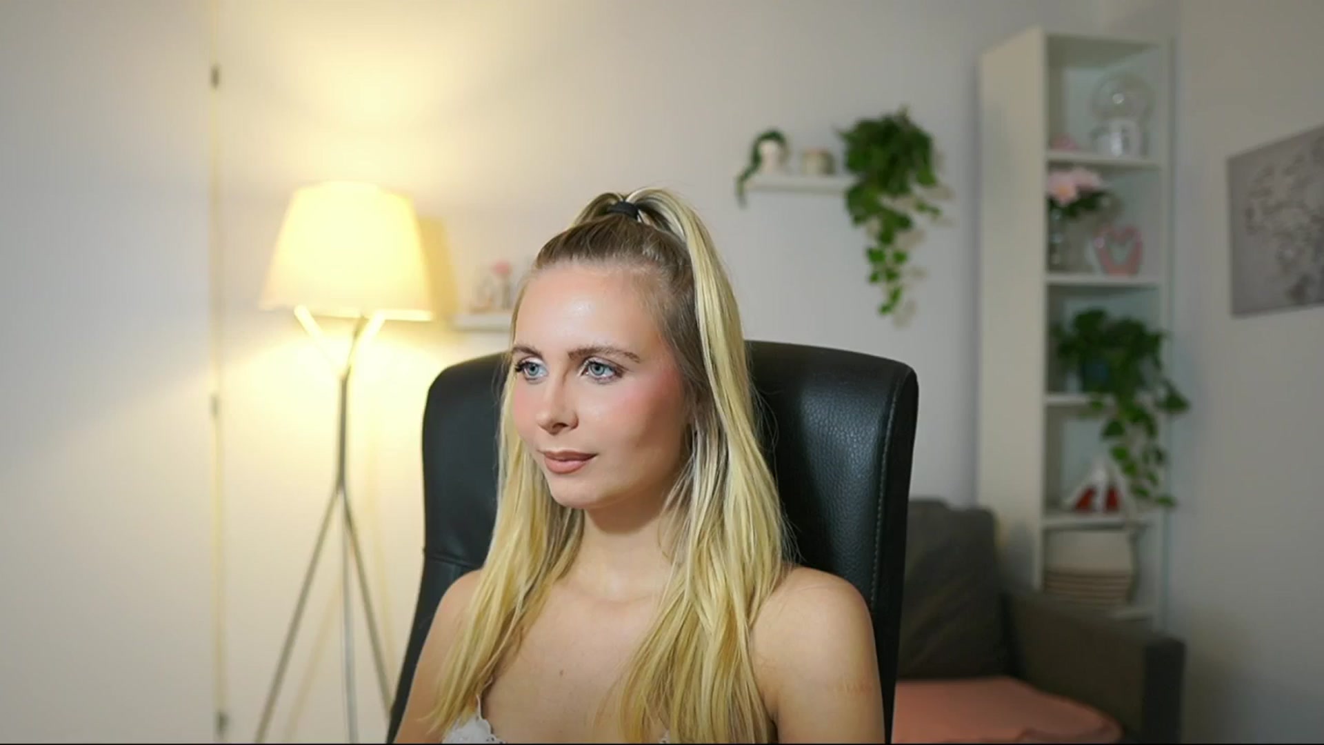 Gallery image thumbnail from Catecrago_'s myfreecams stream on, 09/25/2025, 11:12 image 4 of 20