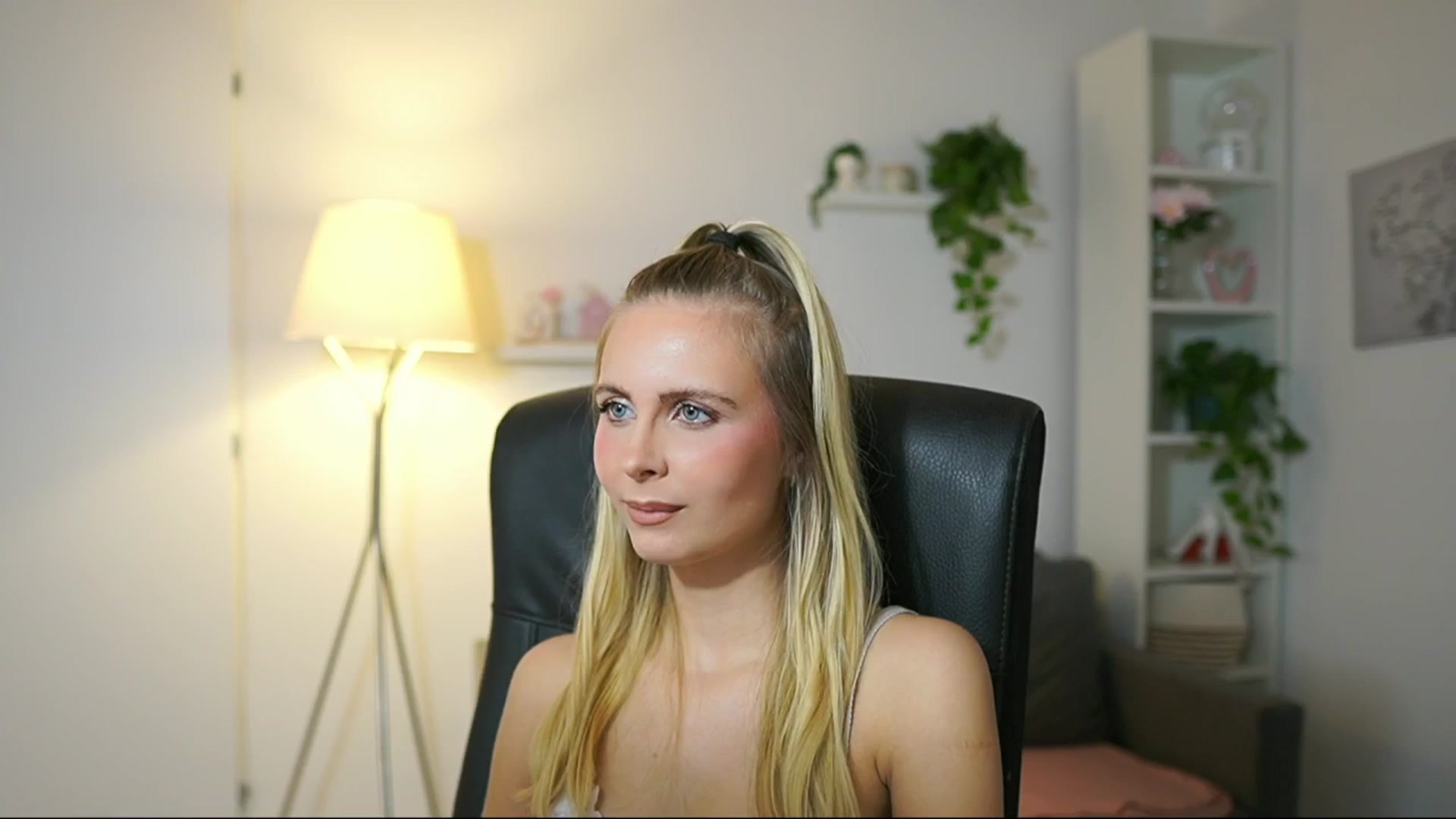 Gallery image thumbnail from Catecrago_'s myfreecams stream on, 09/25/2025, 11:12 image 18 of 20