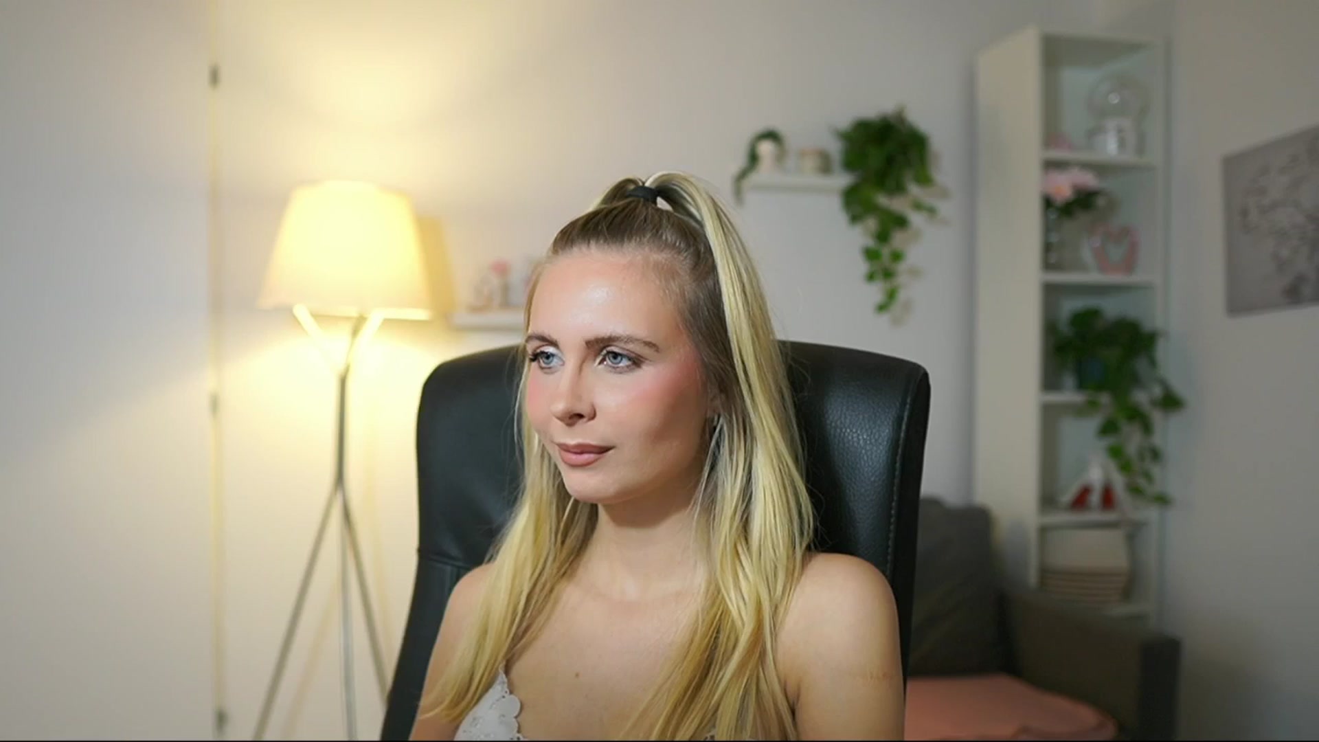 Gallery image thumbnail from Catecrago_'s myfreecams stream on, 09/25/2025, 11:12 image 7 of 20