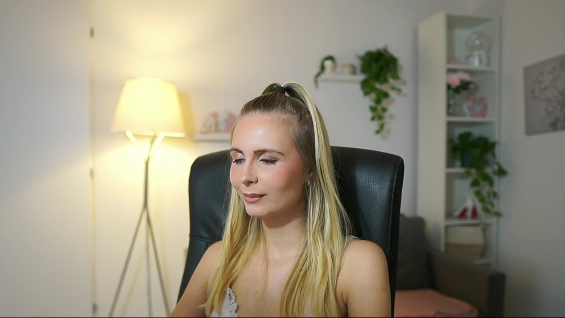 Gallery image thumbnail from Catecrago_'s myfreecams stream on, 09/25/2025, 11:12 image 16 of 20