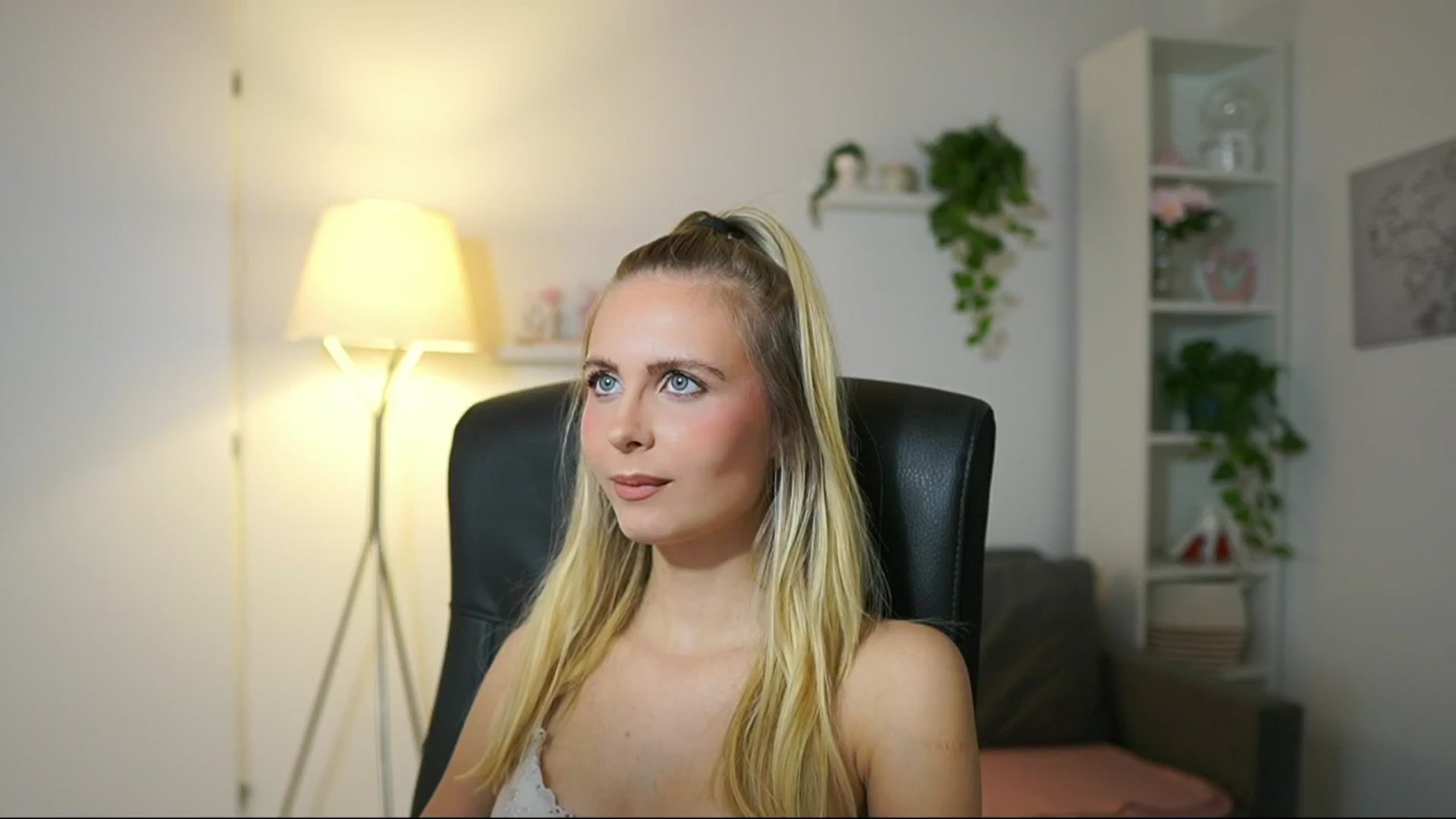 Gallery image thumbnail from Catecrago_'s myfreecams stream on, 09/25/2025, 11:12 image 3 of 20