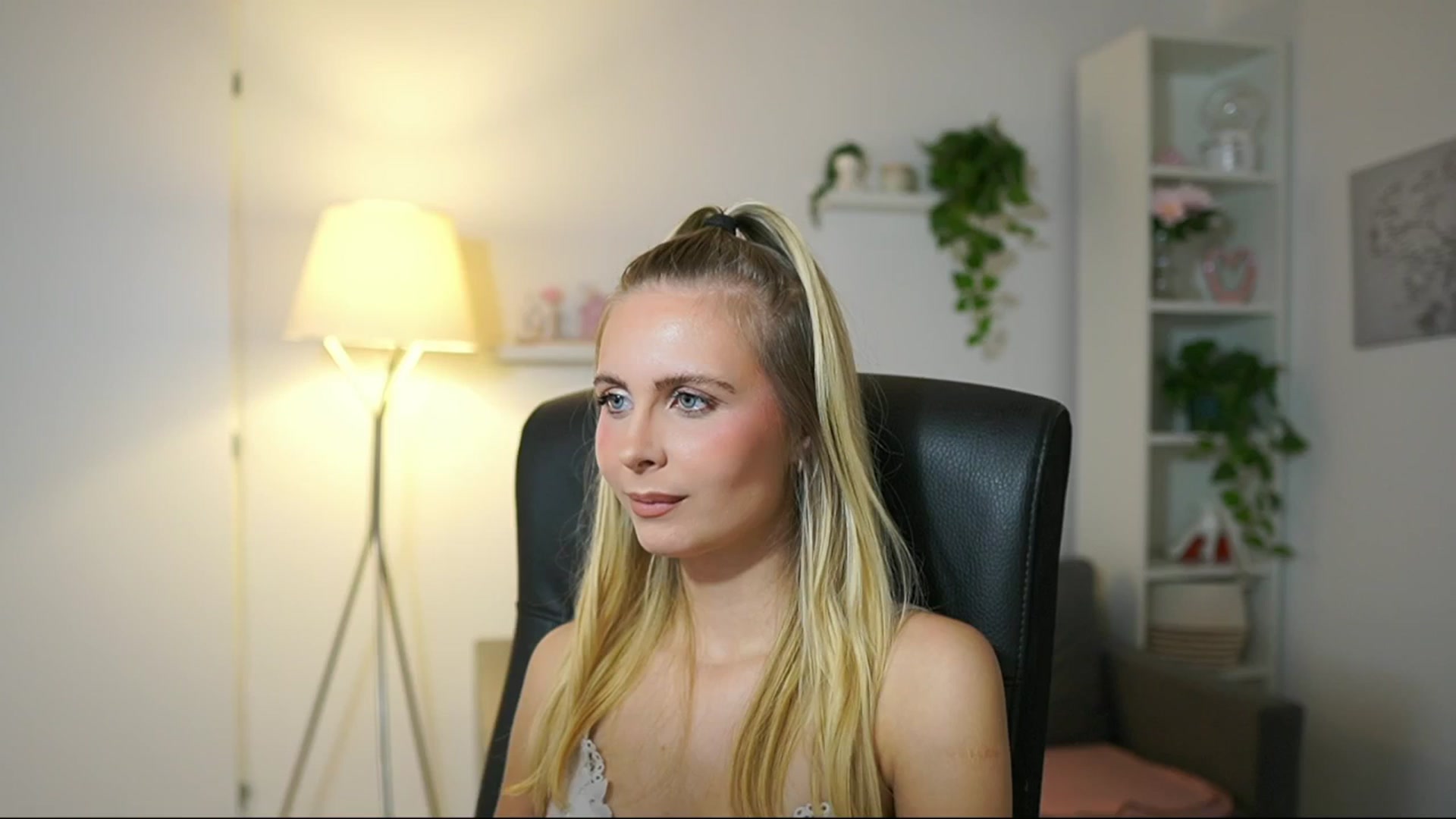 Gallery image thumbnail from Catecrago_'s myfreecams stream on, 09/25/2025, 11:12 image 15 of 20