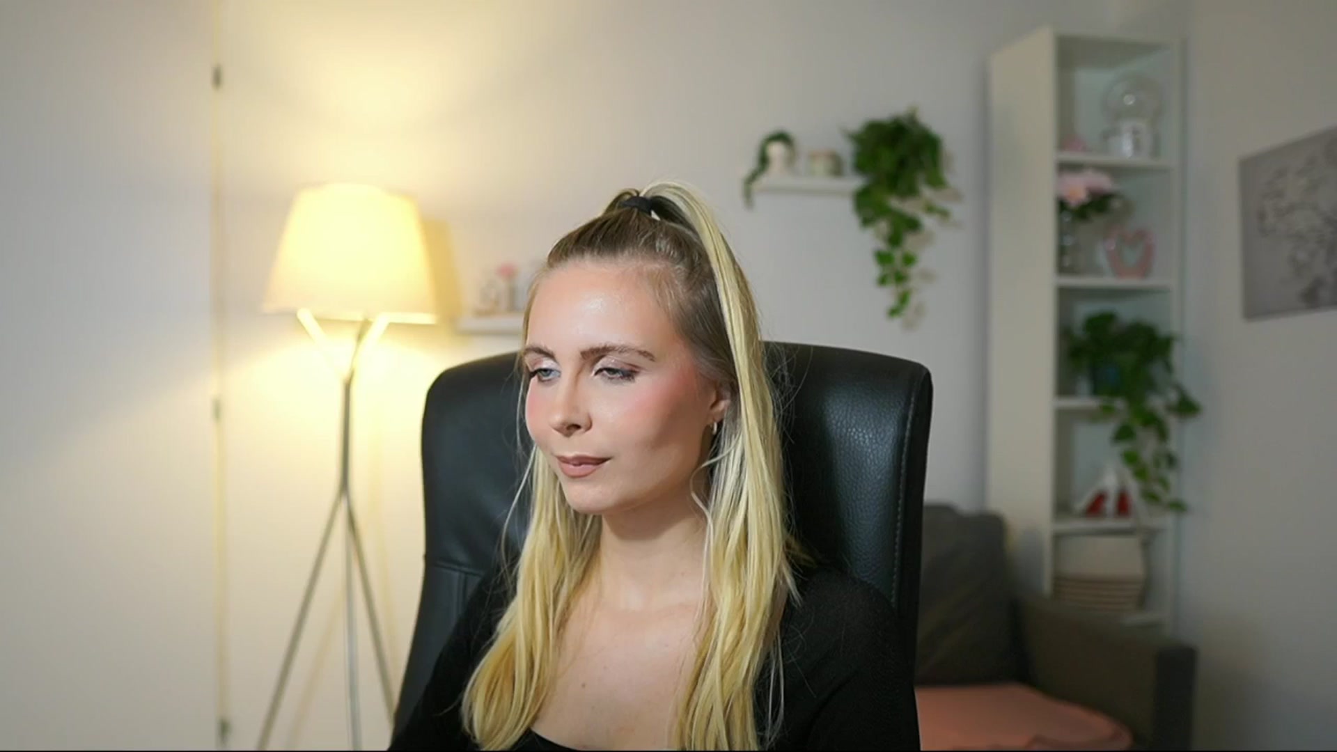 Gallery image thumbnail from Catecrago_'s myfreecams stream on, 09/25/2025, 12:06 image 7 of 20