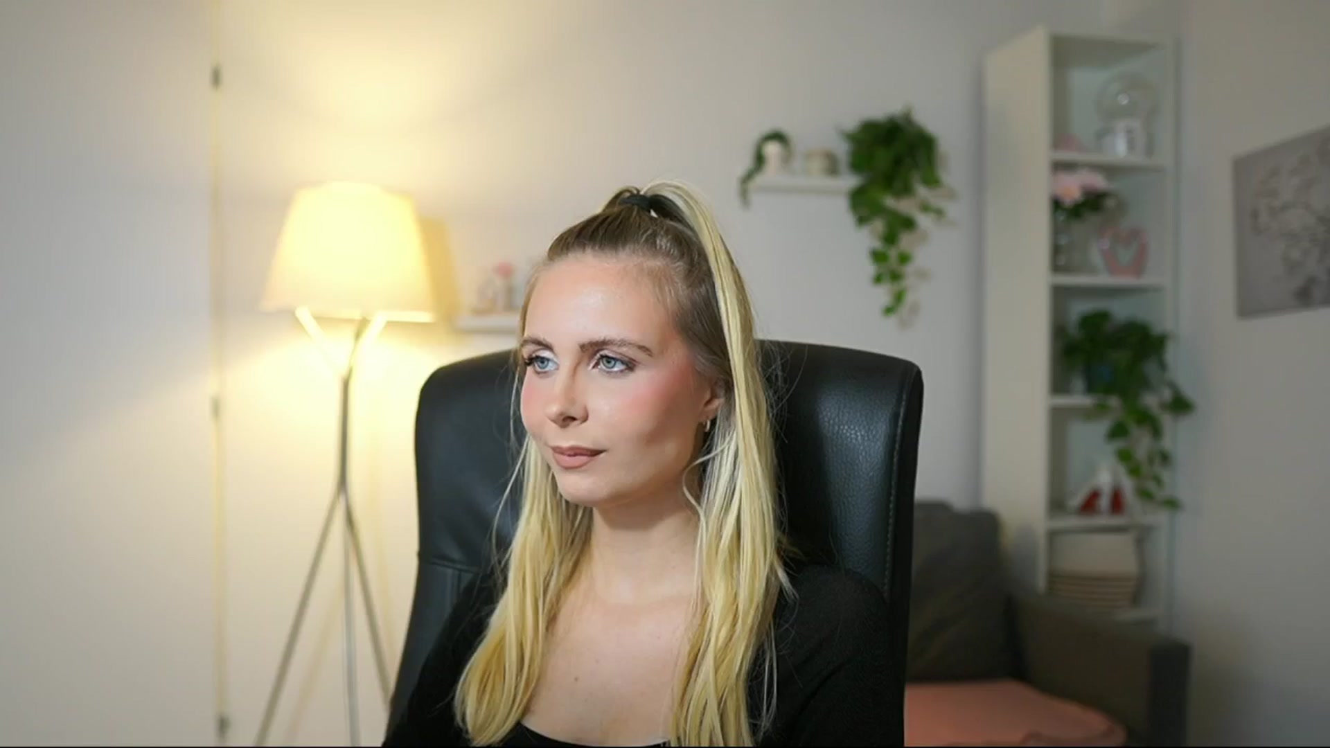 Gallery image thumbnail from Catecrago_'s myfreecams stream on, 09/25/2025, 12:06 image 3 of 20