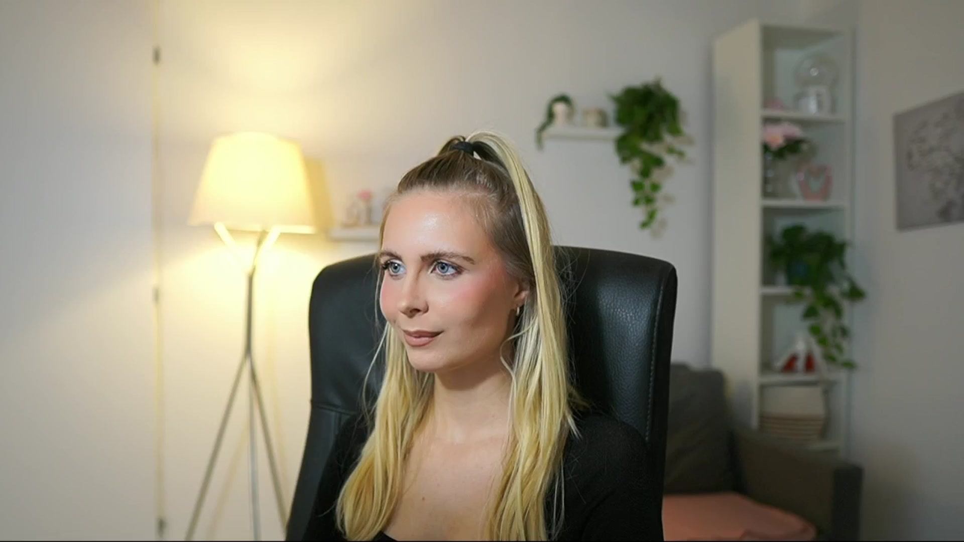 Gallery image thumbnail from Catecrago_'s myfreecams stream on, 09/25/2025, 12:06 image 9 of 20