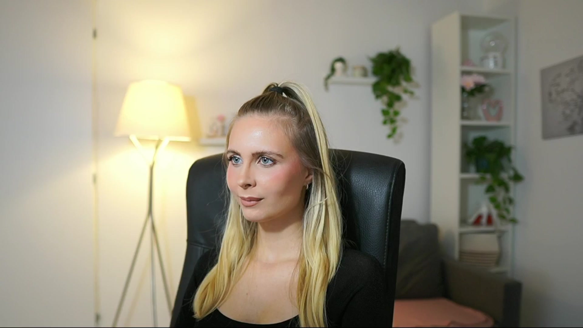 Gallery image thumbnail from Catecrago_'s myfreecams stream on, 09/25/2025, 12:06 image 18 of 20