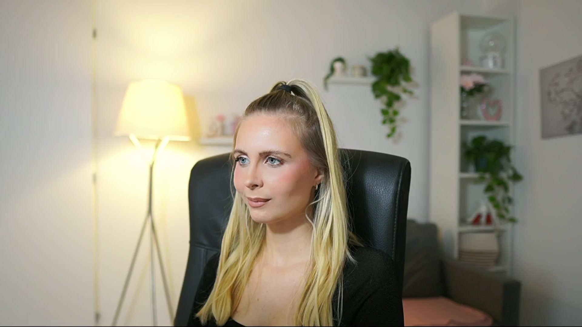 Gallery image thumbnail from Catecrago_'s myfreecams stream on, 09/25/2025, 12:06 image 11 of 20