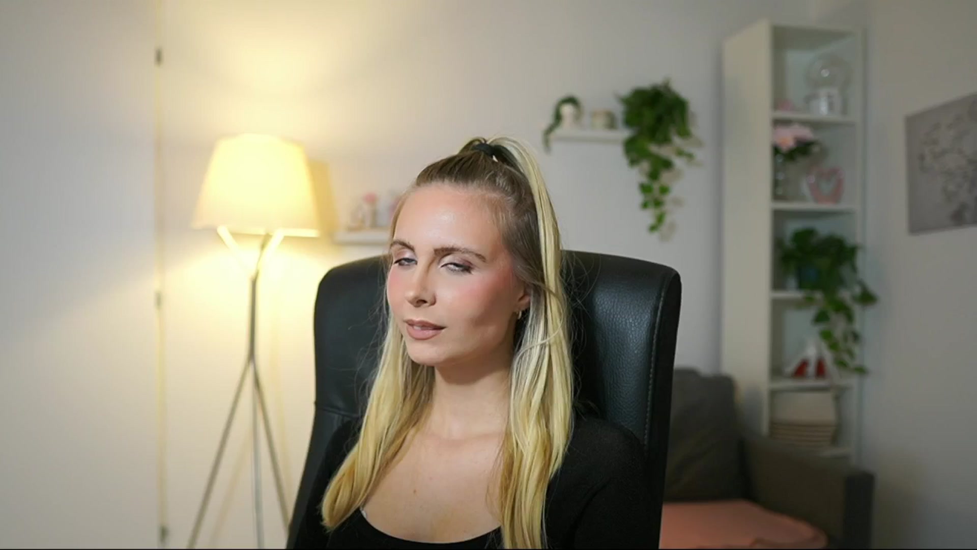 Gallery image thumbnail from Catecrago_'s myfreecams stream on, 09/25/2025, 12:06 image 15 of 20