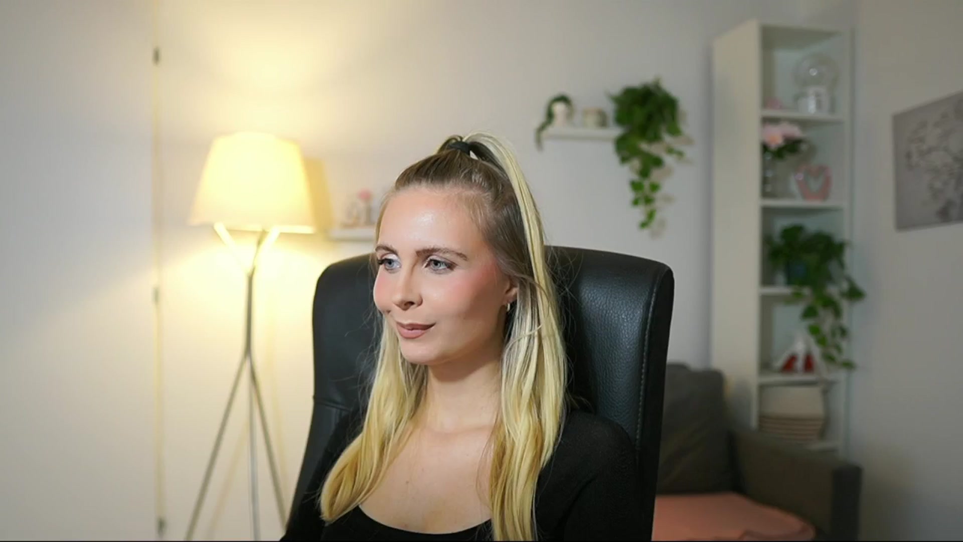 Gallery image thumbnail from Catecrago_'s myfreecams stream on, 09/25/2025, 12:06 image 16 of 20