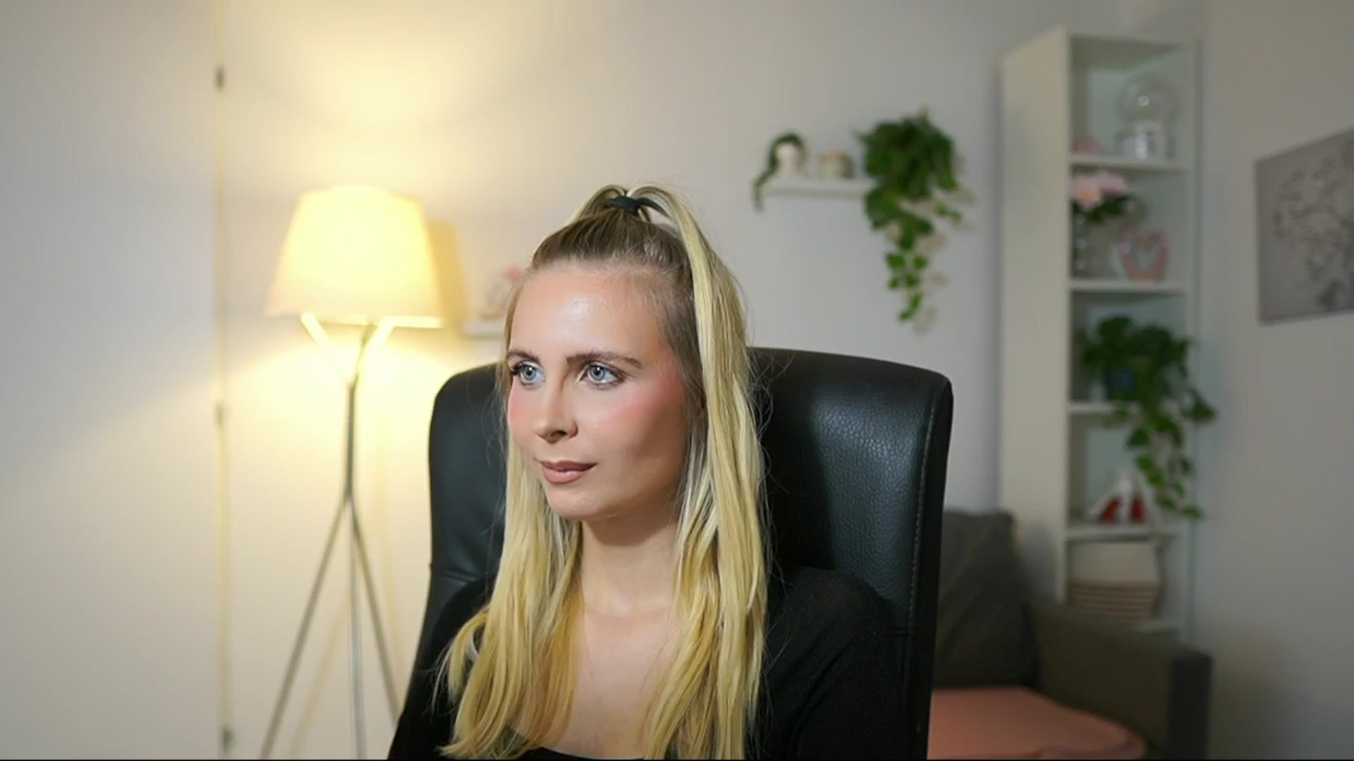 Gallery image thumbnail from Catecrago_'s myfreecams stream on, 09/25/2025, 13:01 image 17 of 20
