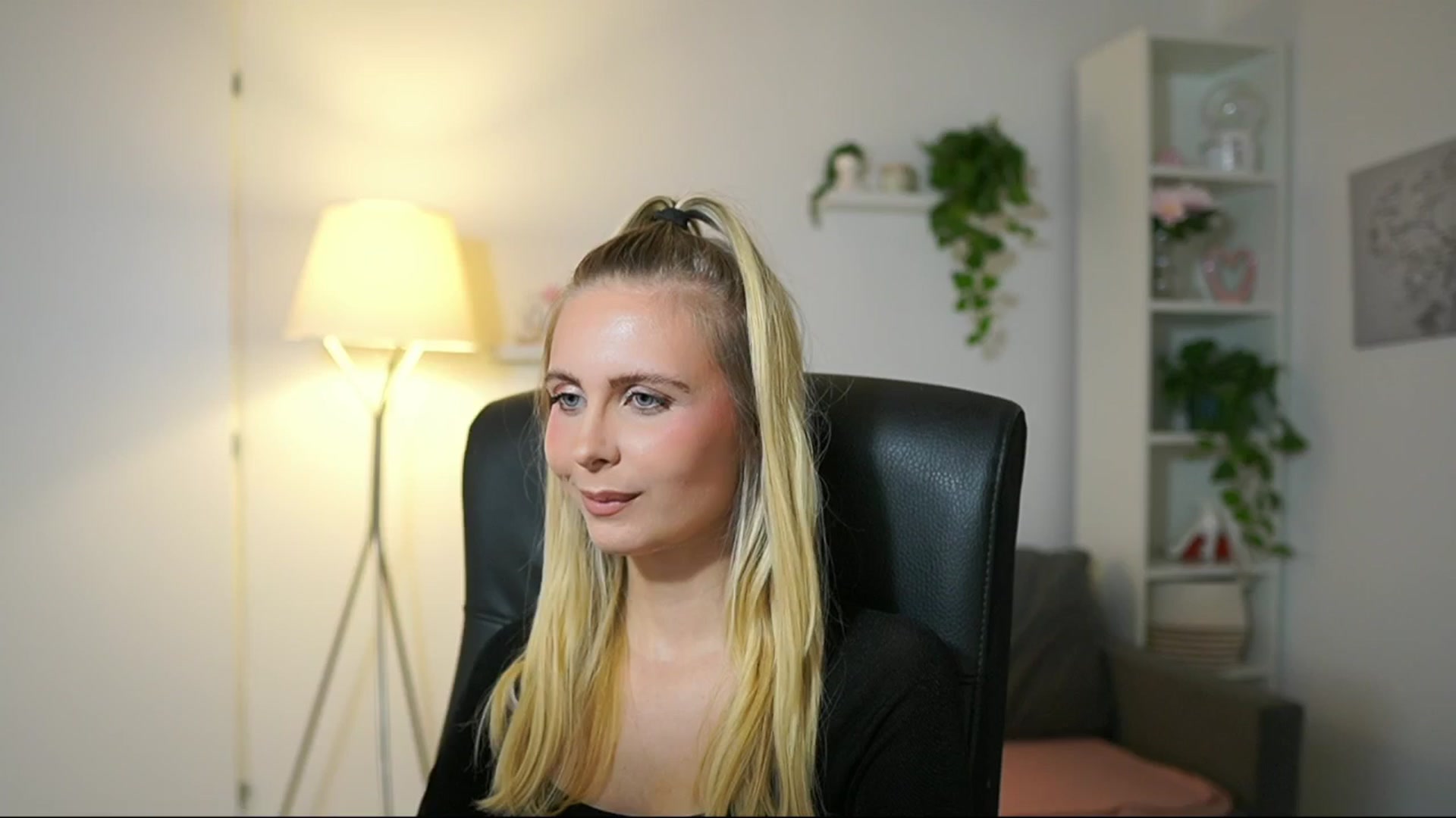 Gallery image thumbnail from Catecrago_'s myfreecams stream on, 09/25/2025, 13:01 image 12 of 20