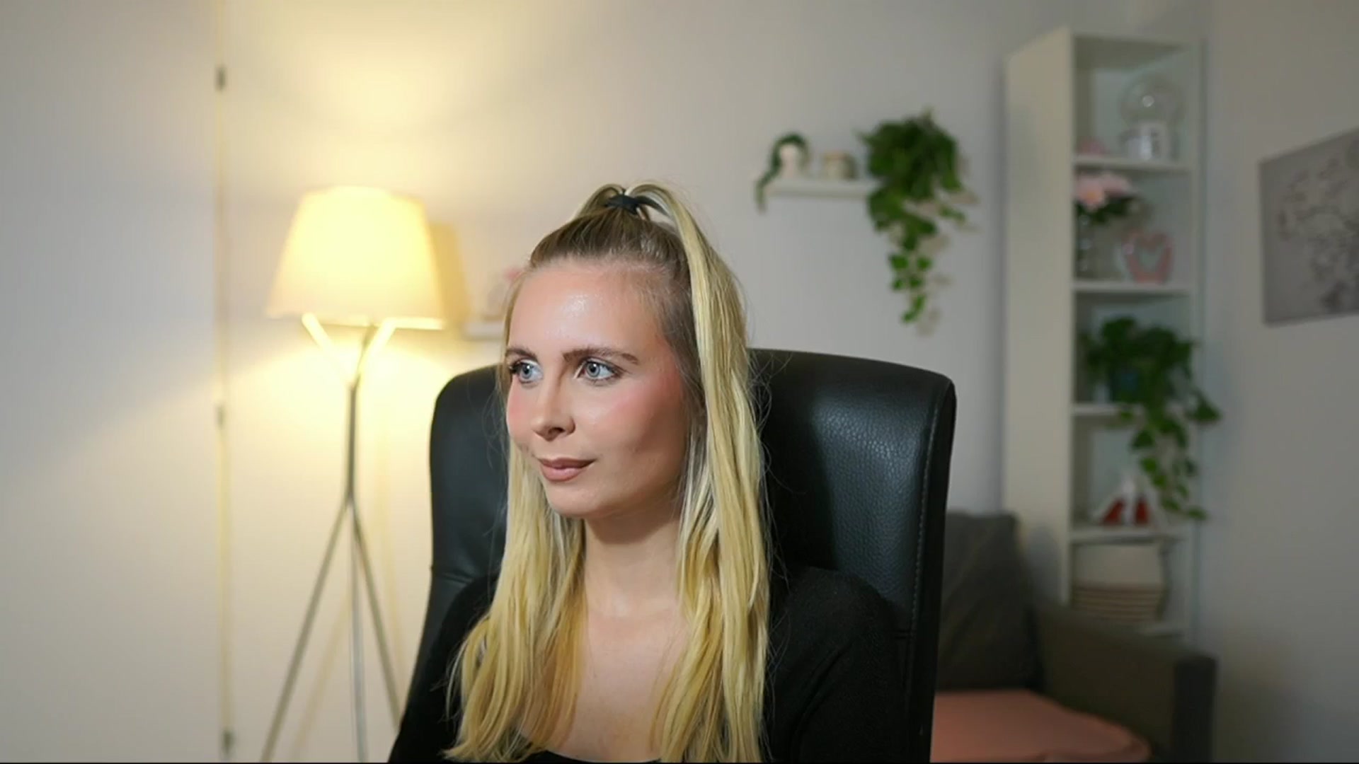 Gallery image thumbnail from Catecrago_'s myfreecams stream on, 09/25/2025, 13:01 image 7 of 20