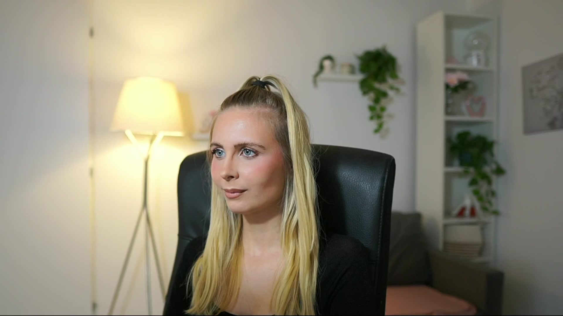Gallery image thumbnail from Catecrago_'s myfreecams stream on, 09/25/2025, 13:01 image 4 of 20