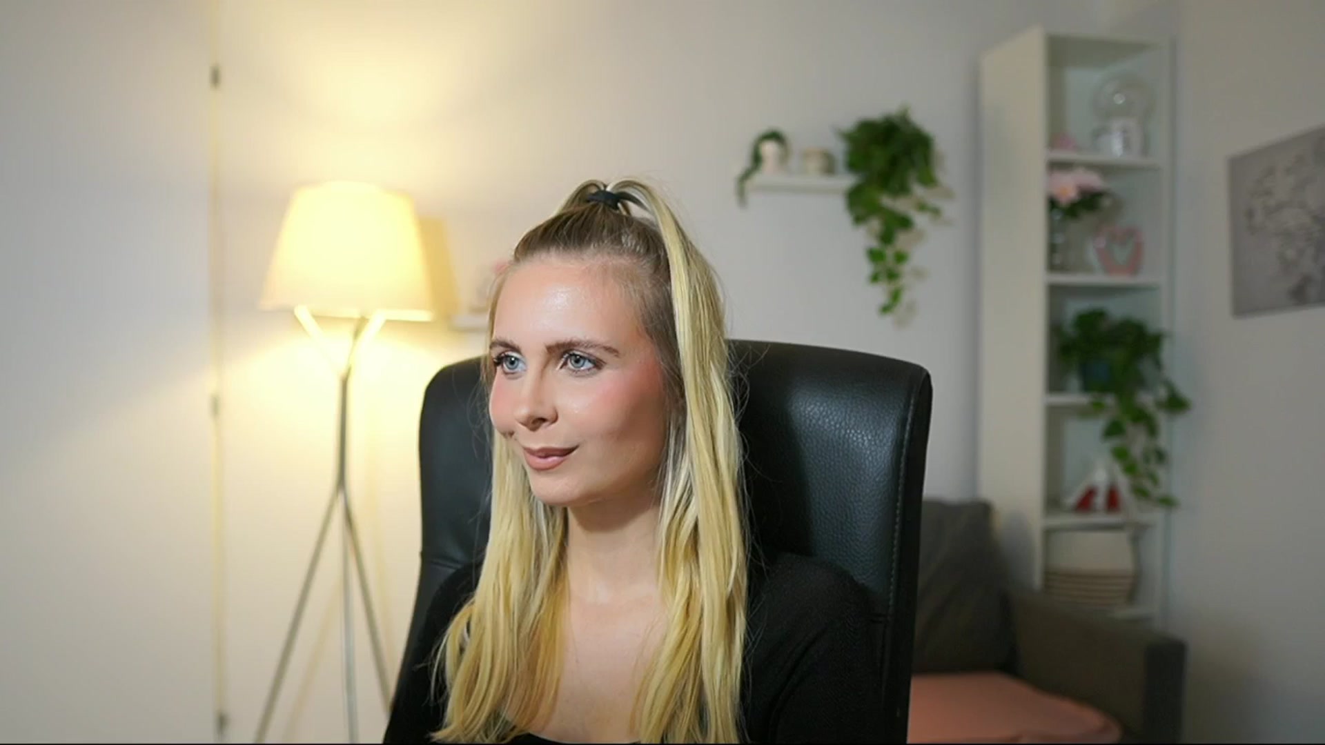 Gallery image thumbnail from Catecrago_'s myfreecams stream on, 09/25/2025, 13:01 image 9 of 20