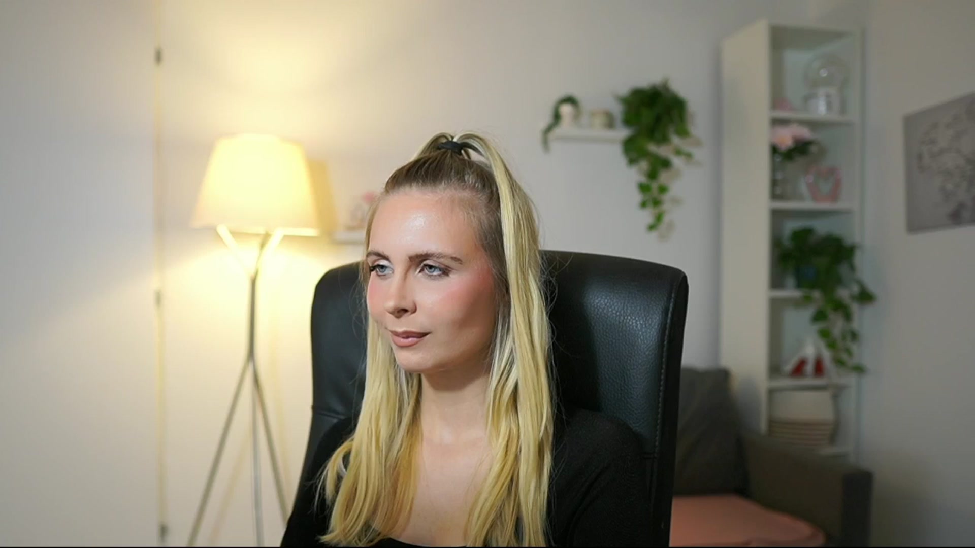 Gallery image thumbnail from Catecrago_'s myfreecams stream on, 09/25/2025, 13:01 image 14 of 20