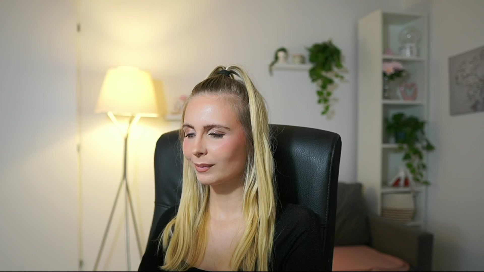Gallery image thumbnail from Catecrago_'s myfreecams stream on, 09/25/2025, 13:01 image 20 of 20