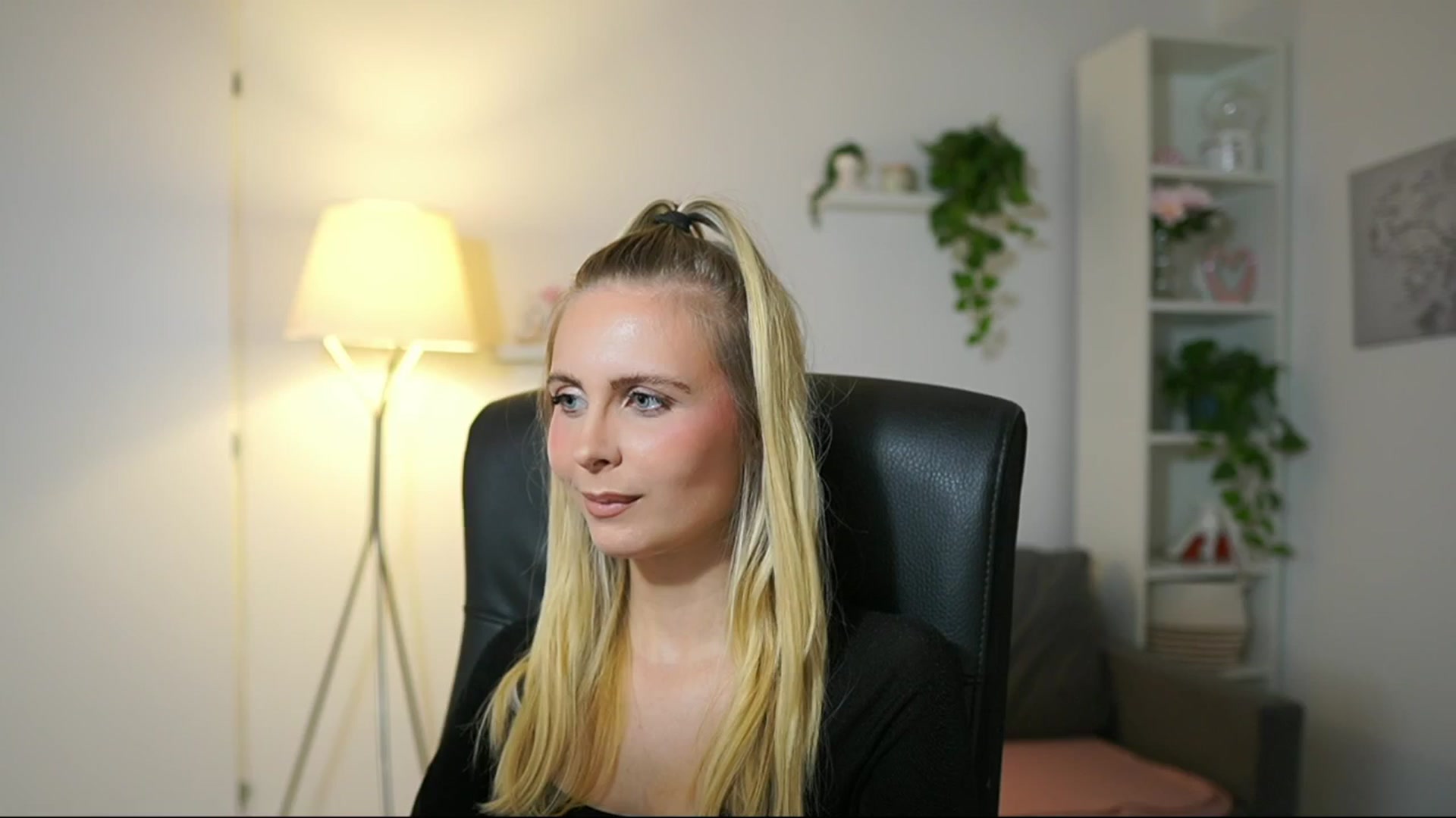 Gallery image thumbnail from Catecrago_'s myfreecams stream on, 09/25/2025, 13:01 image 18 of 20