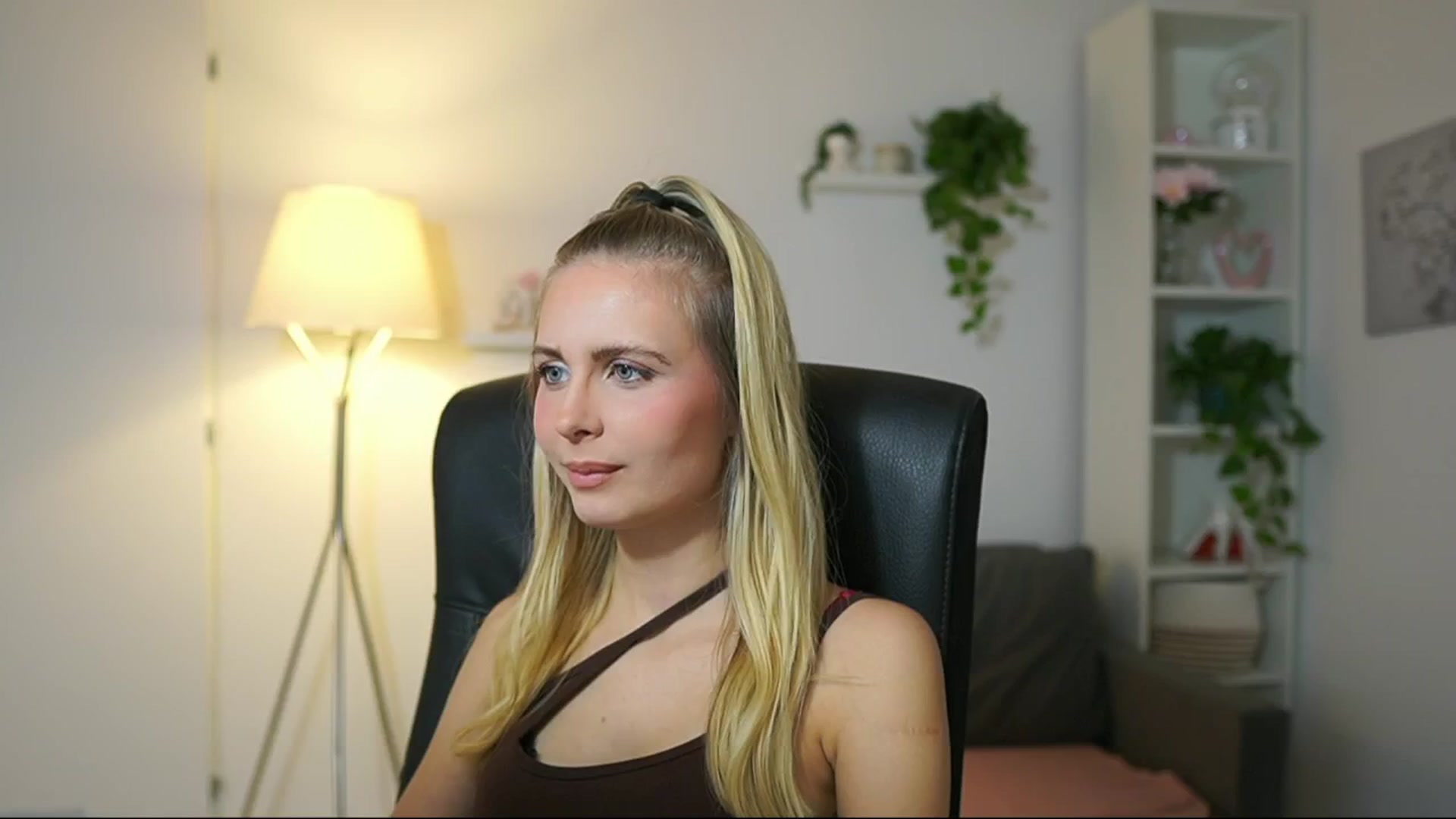 Gallery image thumbnail from Catecrago_'s myfreecams stream on, 09/27/2025, 08:41 image 3 of 20