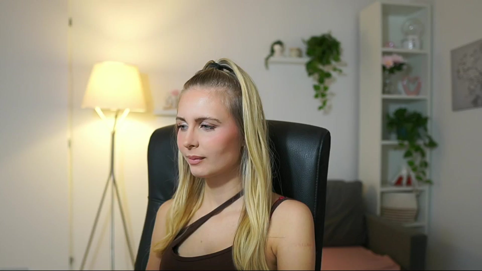 Gallery image thumbnail from Catecrago_'s myfreecams stream on, 09/27/2025, 08:41 image 13 of 20