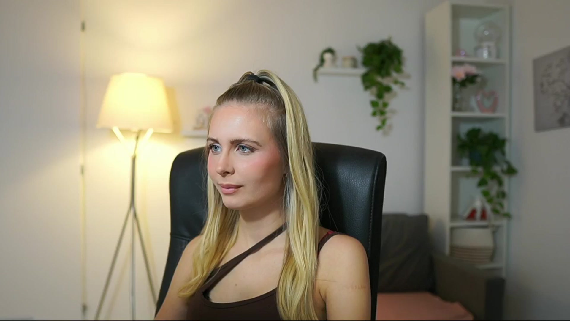 Gallery image thumbnail from Catecrago_'s myfreecams stream on, 09/27/2025, 08:41 image 5 of 20