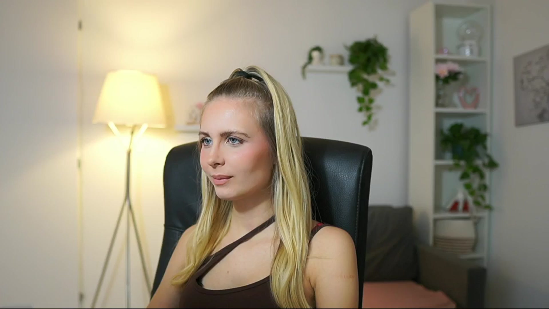 Gallery image thumbnail from Catecrago_'s myfreecams stream on, 09/27/2025, 08:41 image 2 of 20