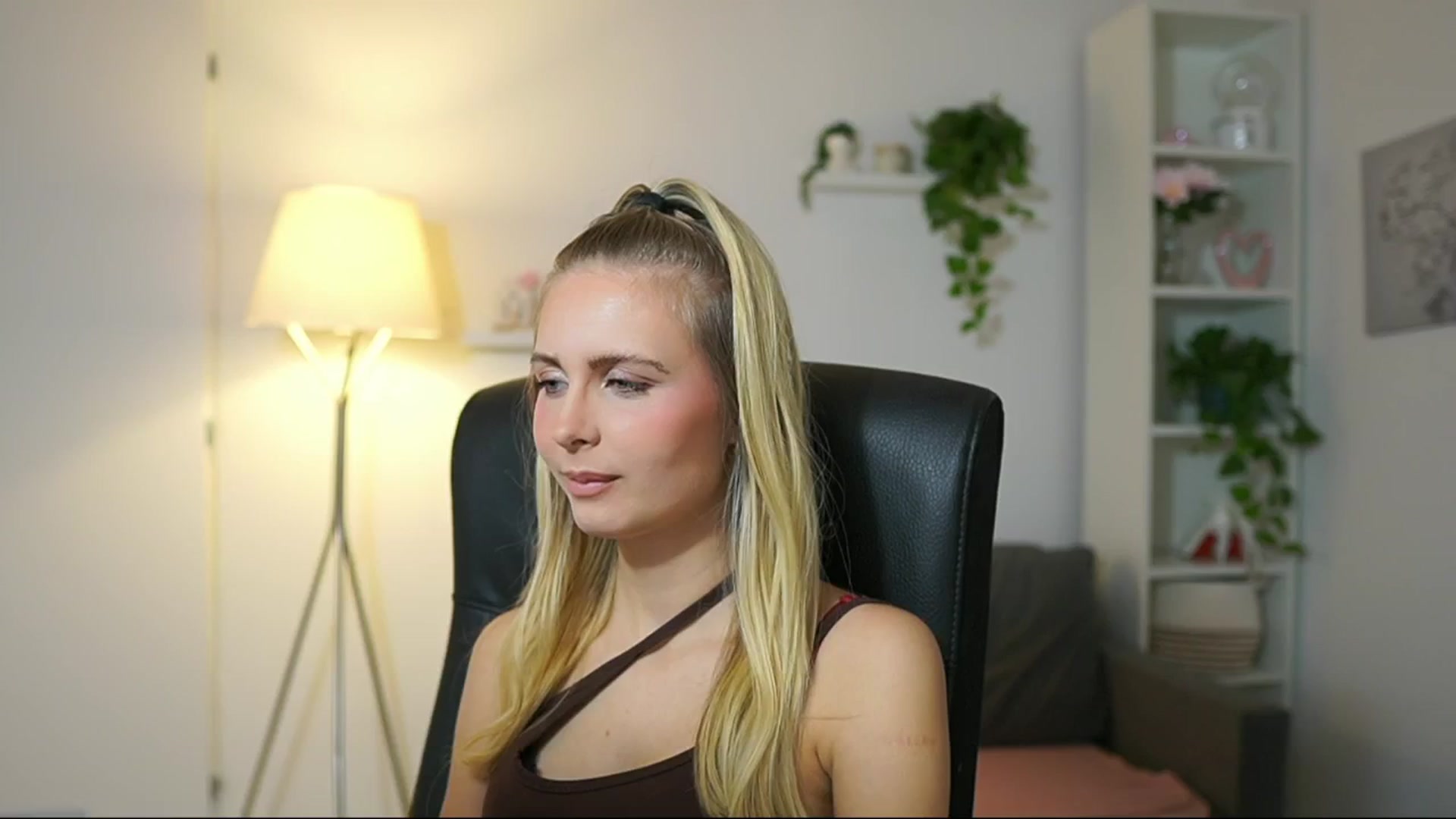 Gallery image thumbnail from Catecrago_'s myfreecams stream on, 09/27/2025, 08:41 image 17 of 20