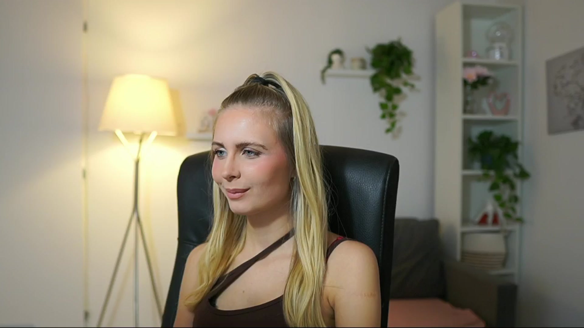 Gallery image thumbnail from Catecrago_'s myfreecams stream on, 09/27/2025, 08:41 image 7 of 20