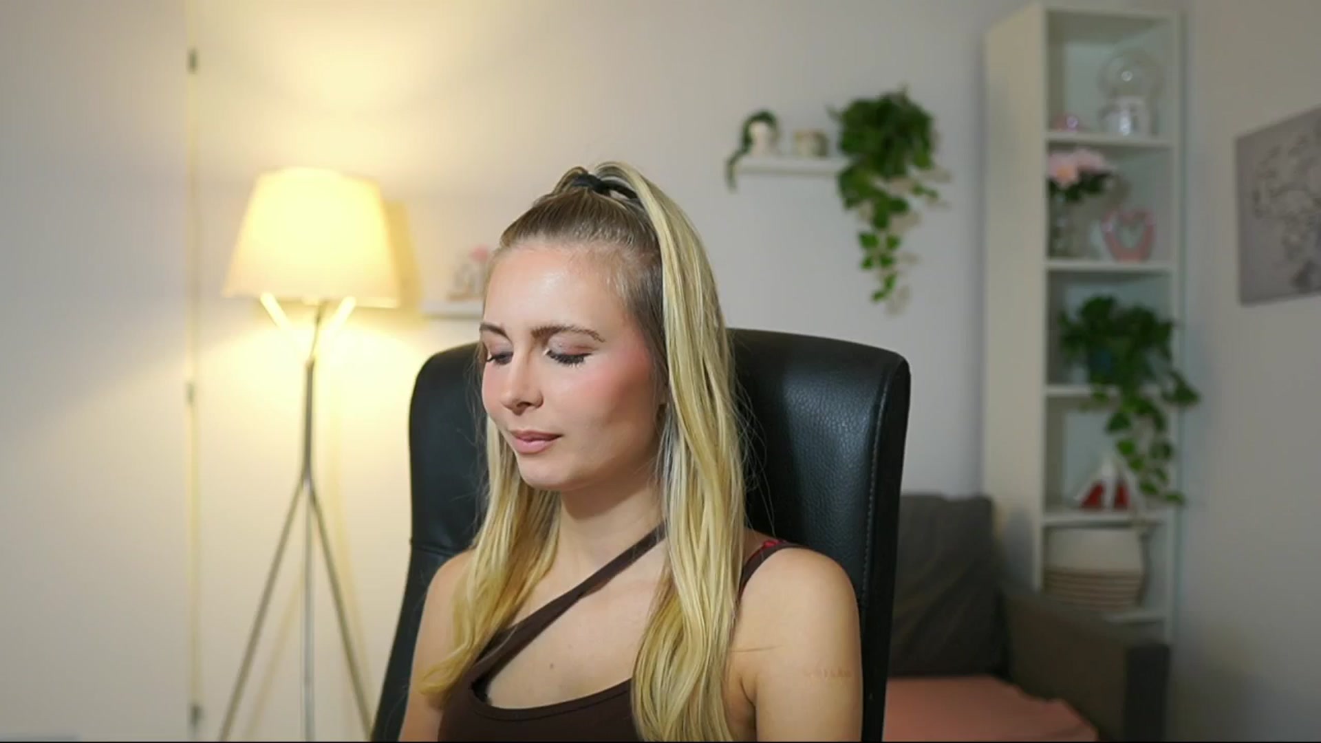 Gallery image thumbnail from Catecrago_'s myfreecams stream on, 09/27/2025, 08:41 image 16 of 20