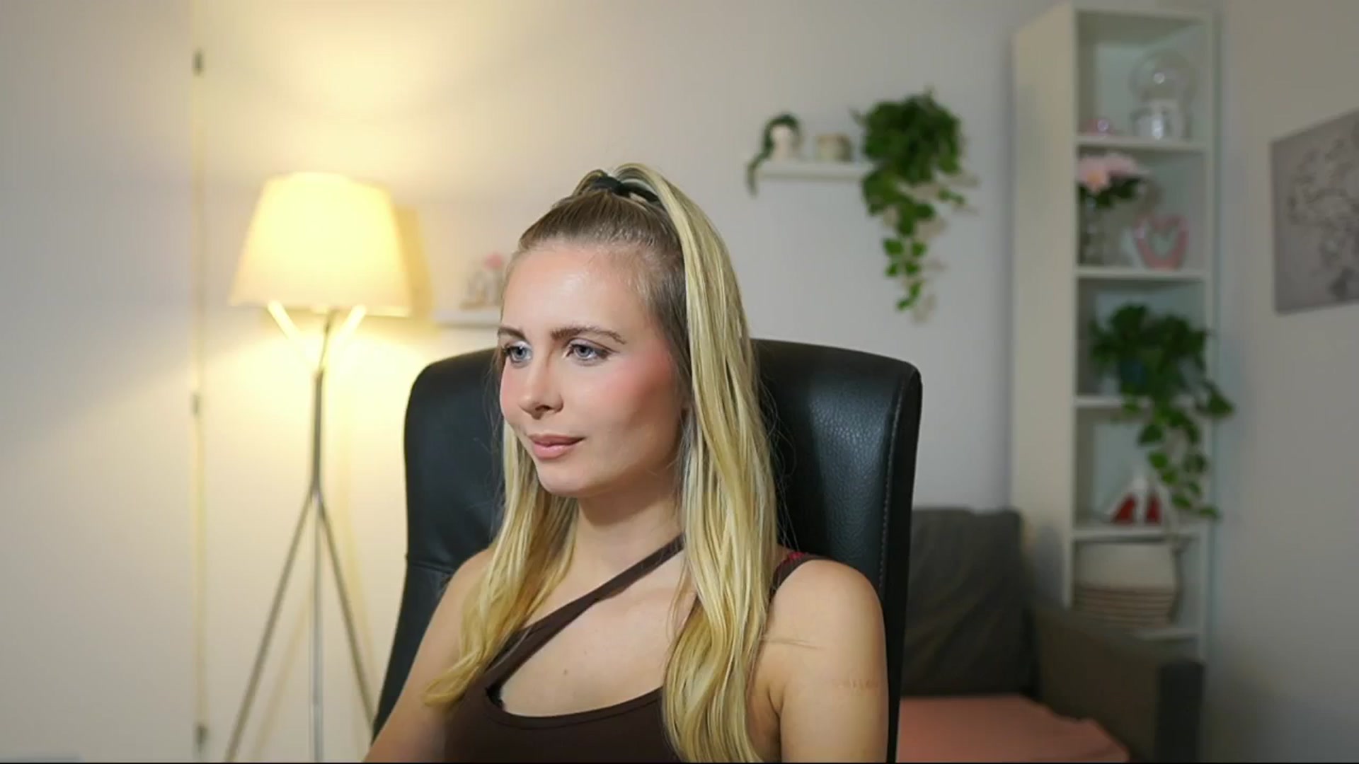 Gallery image thumbnail from Catecrago_'s myfreecams stream on, 09/27/2025, 08:41 image 4 of 20