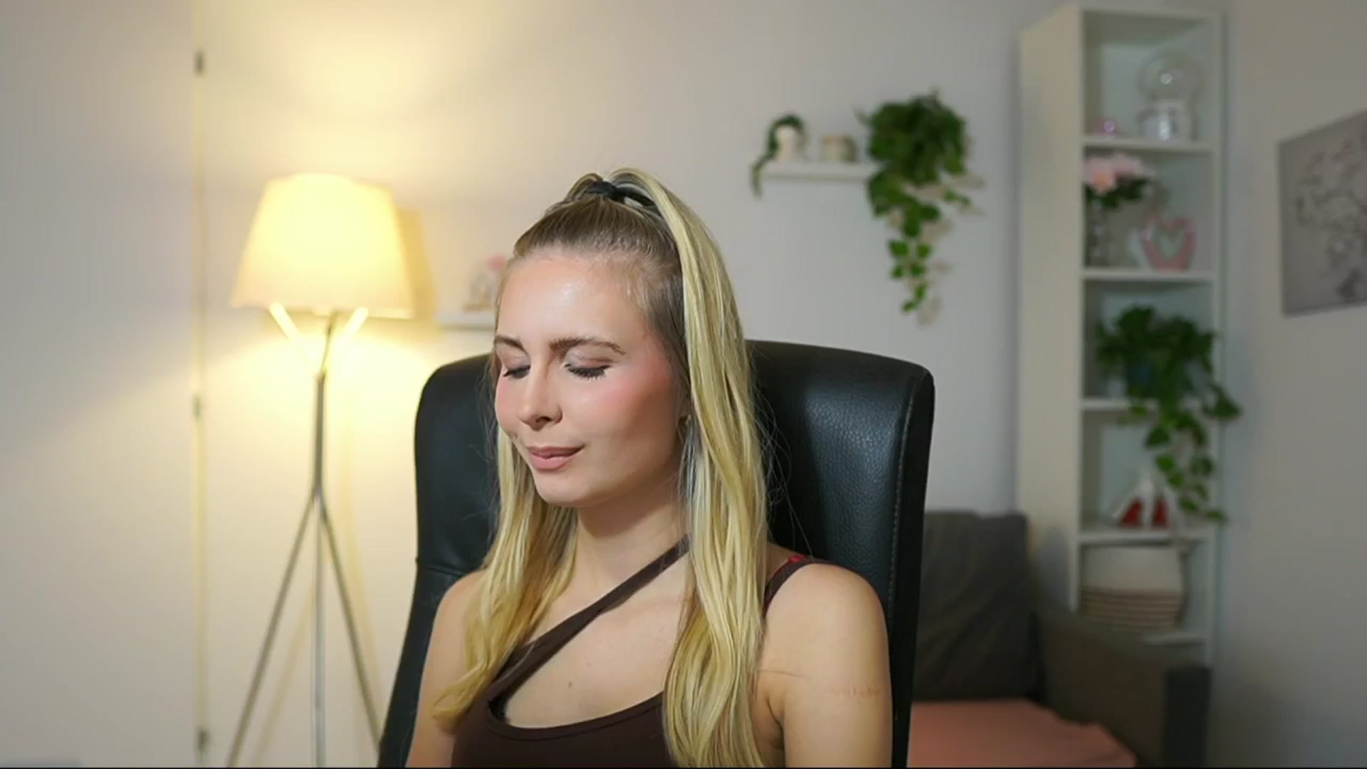 Gallery image thumbnail from Catecrago_'s myfreecams stream on, 09/27/2025, 08:41 image 8 of 20