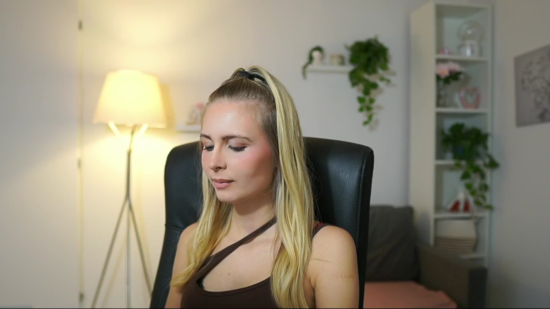 Gallery image thumbnail from Catecrago_'s myfreecams stream on, 09/27/2025, 08:41 image 1 of 20