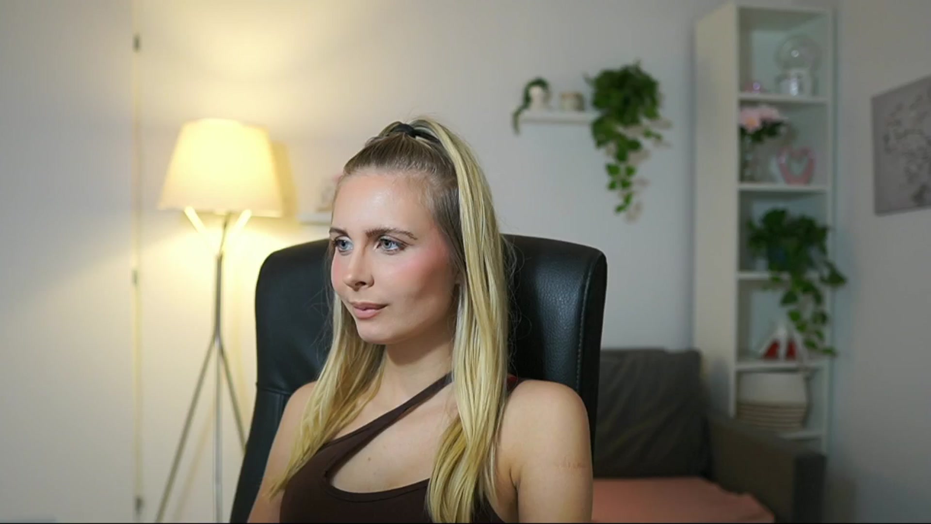 Gallery image thumbnail from Catecrago_'s myfreecams stream on, 09/27/2025, 10:05 image 14 of 20