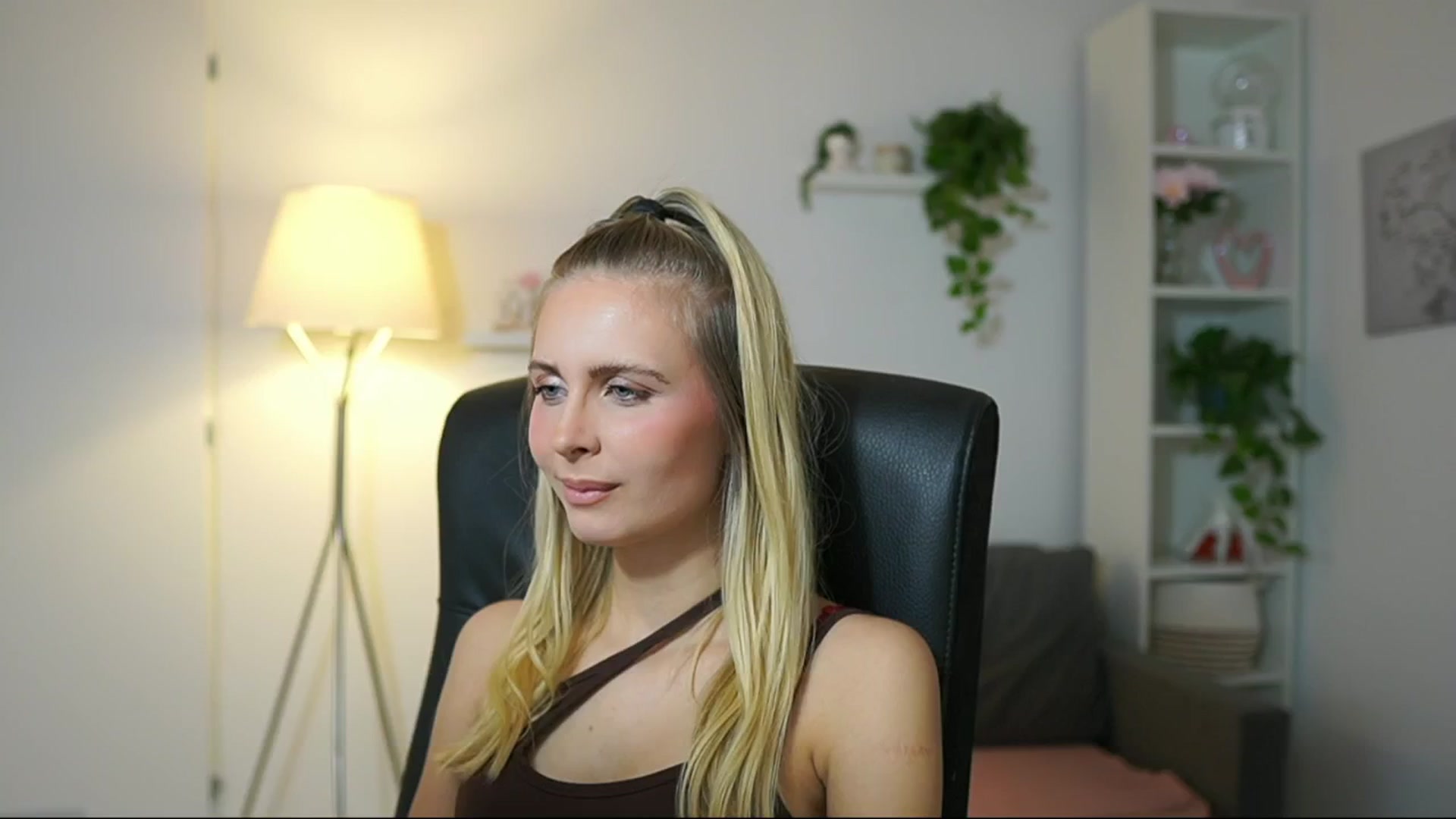 Gallery image thumbnail from Catecrago_'s myfreecams stream on, 09/27/2025, 10:05 image 6 of 20