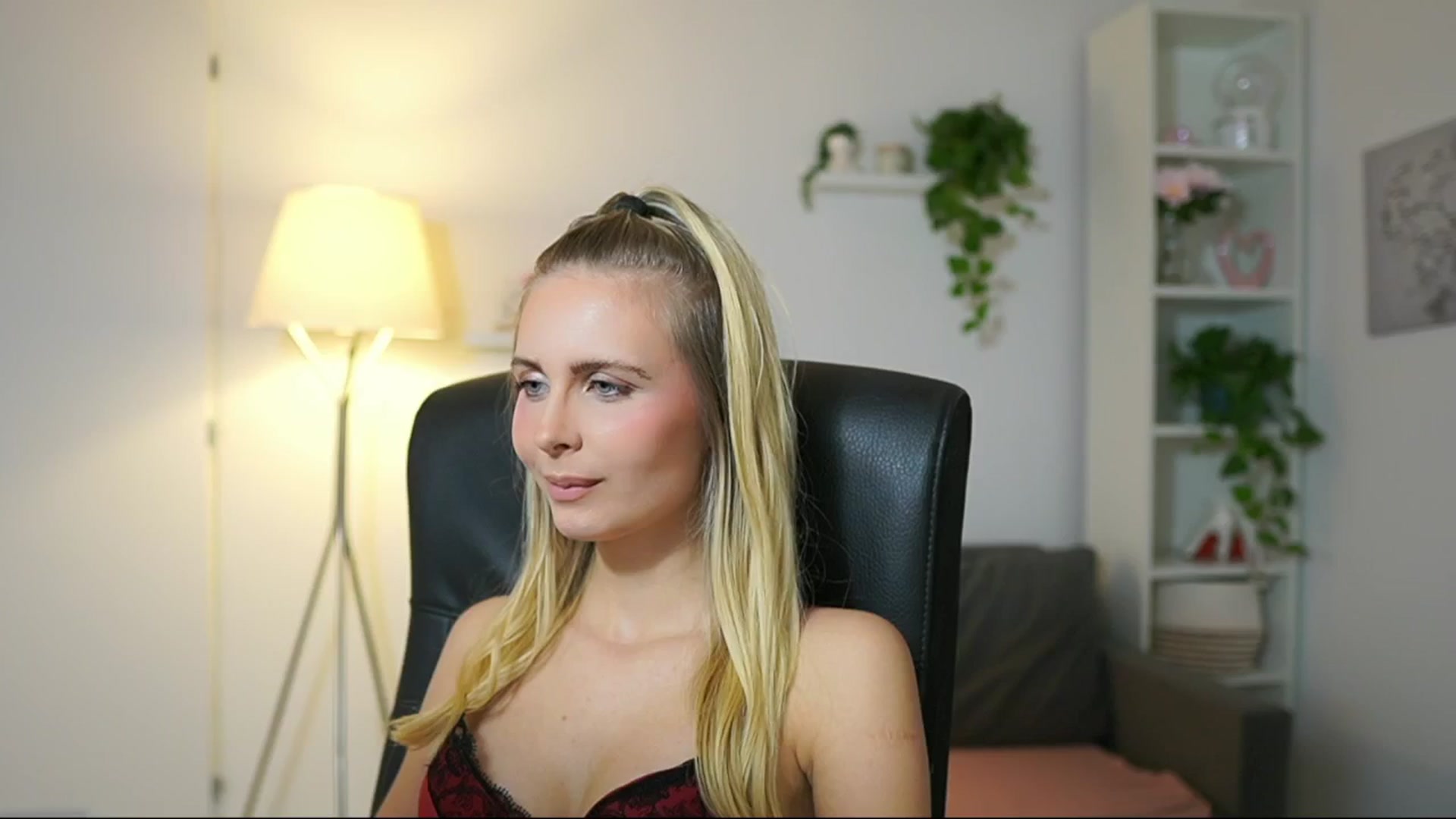 Gallery image thumbnail from Catecrago_'s myfreecams stream on, 09/27/2025, 10:05 image 20 of 20